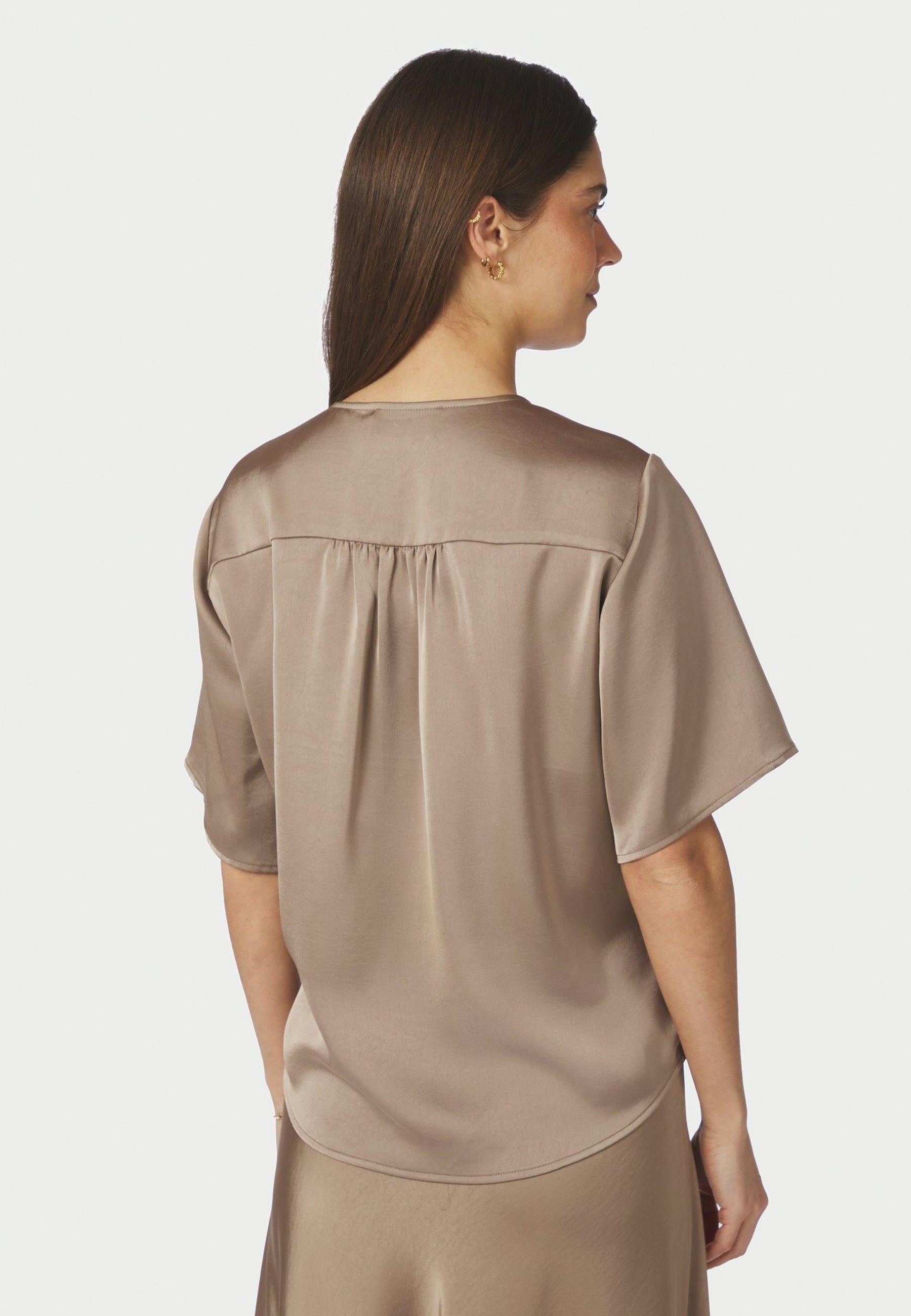 165695 Casadia Heavy Sateen Blouse_Dark Taupe_Model_2
