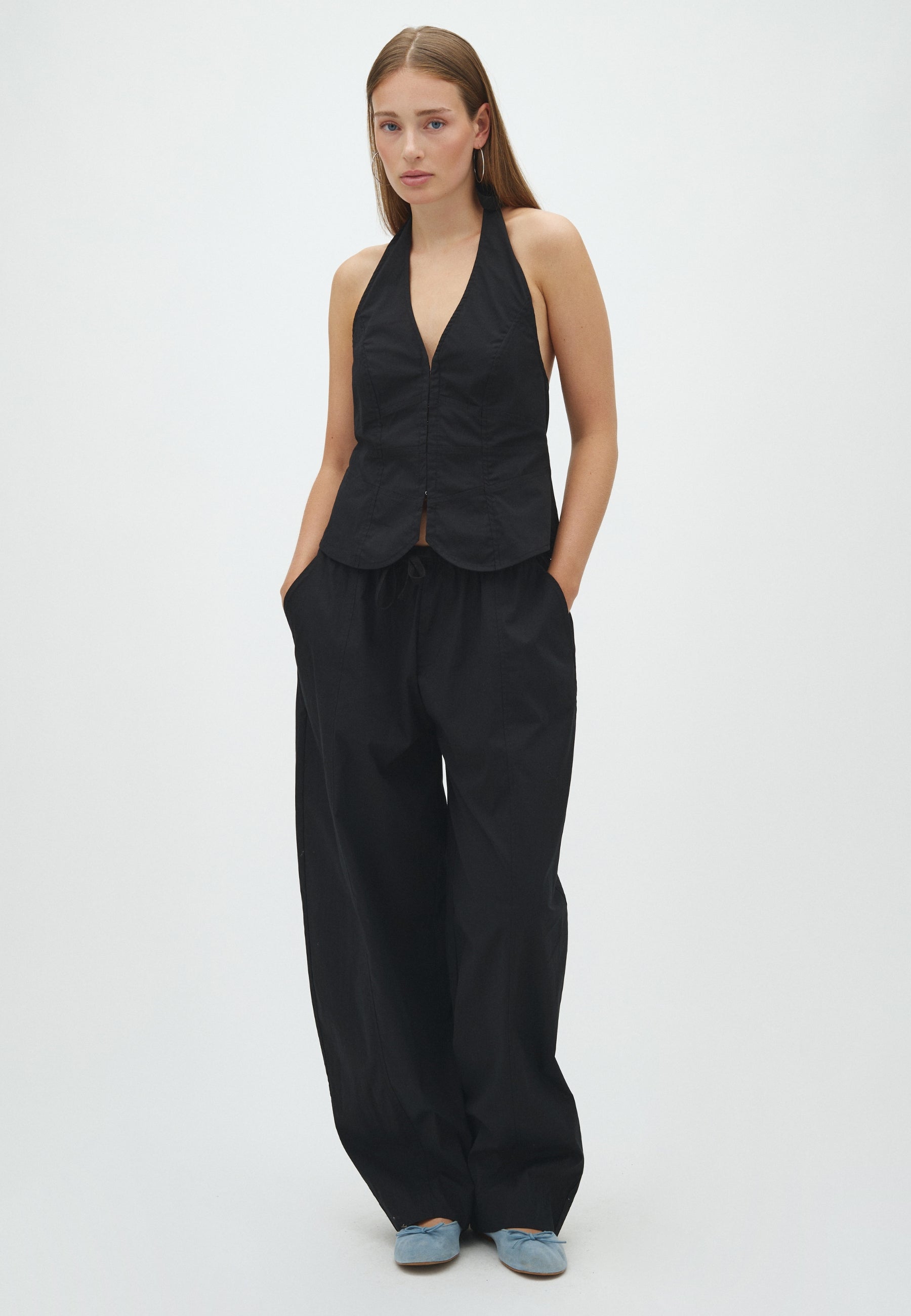 Genevie-F_Black_Model_3