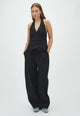 Saca-F_Black_Model_0