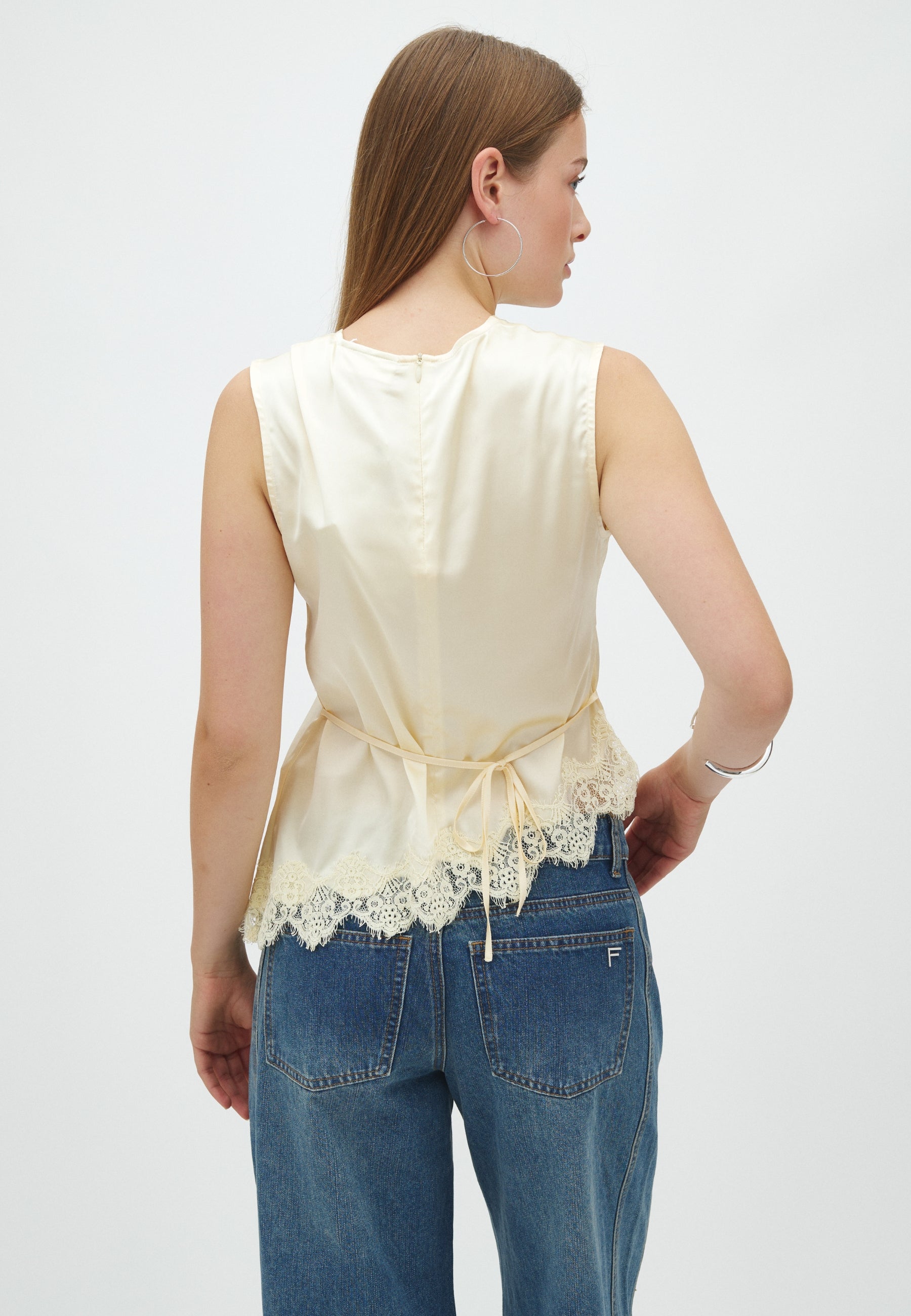 Beneka SL-F_Butter Yellow_Model_2