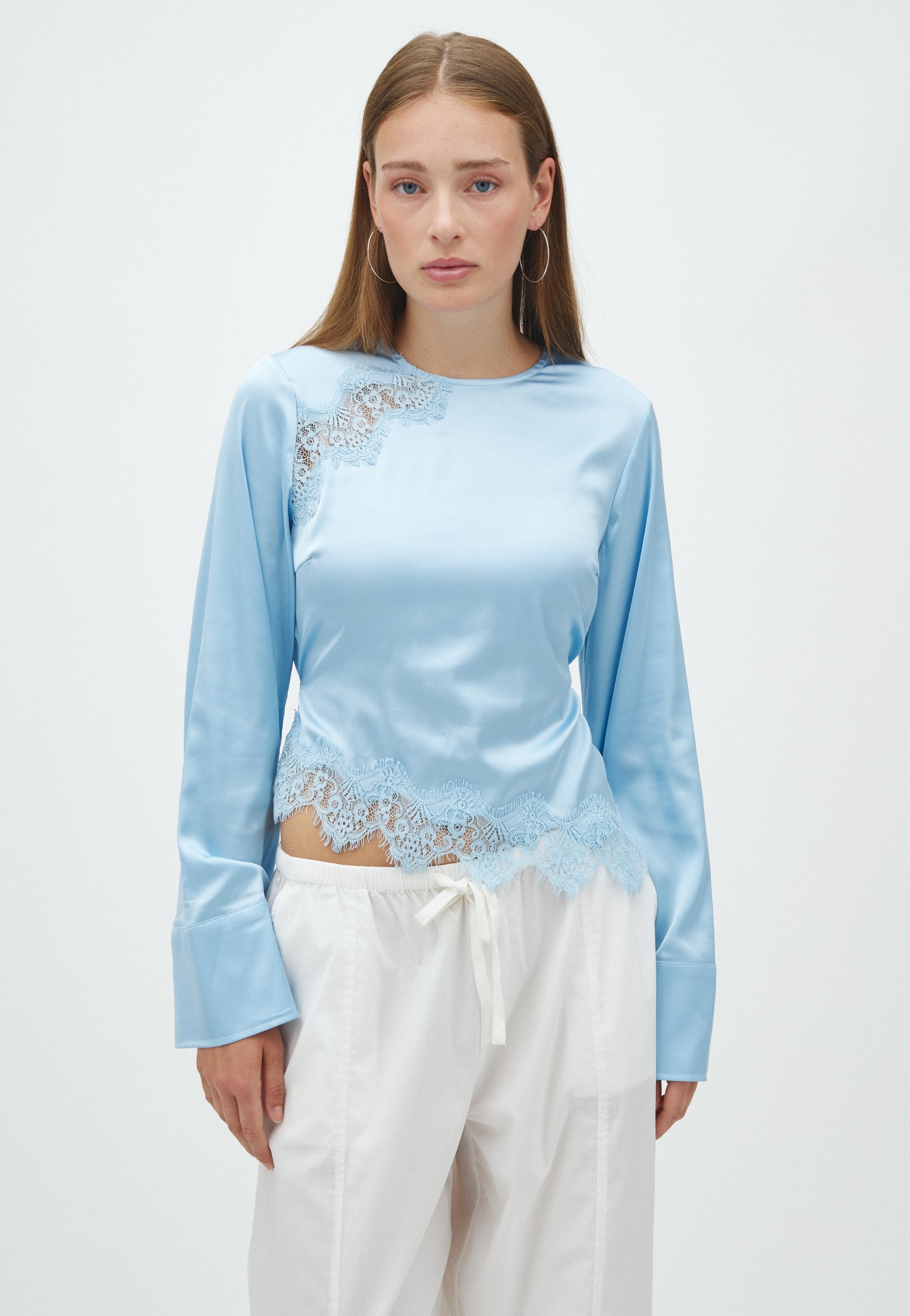 Beneka-F_Light Blue_Model_0