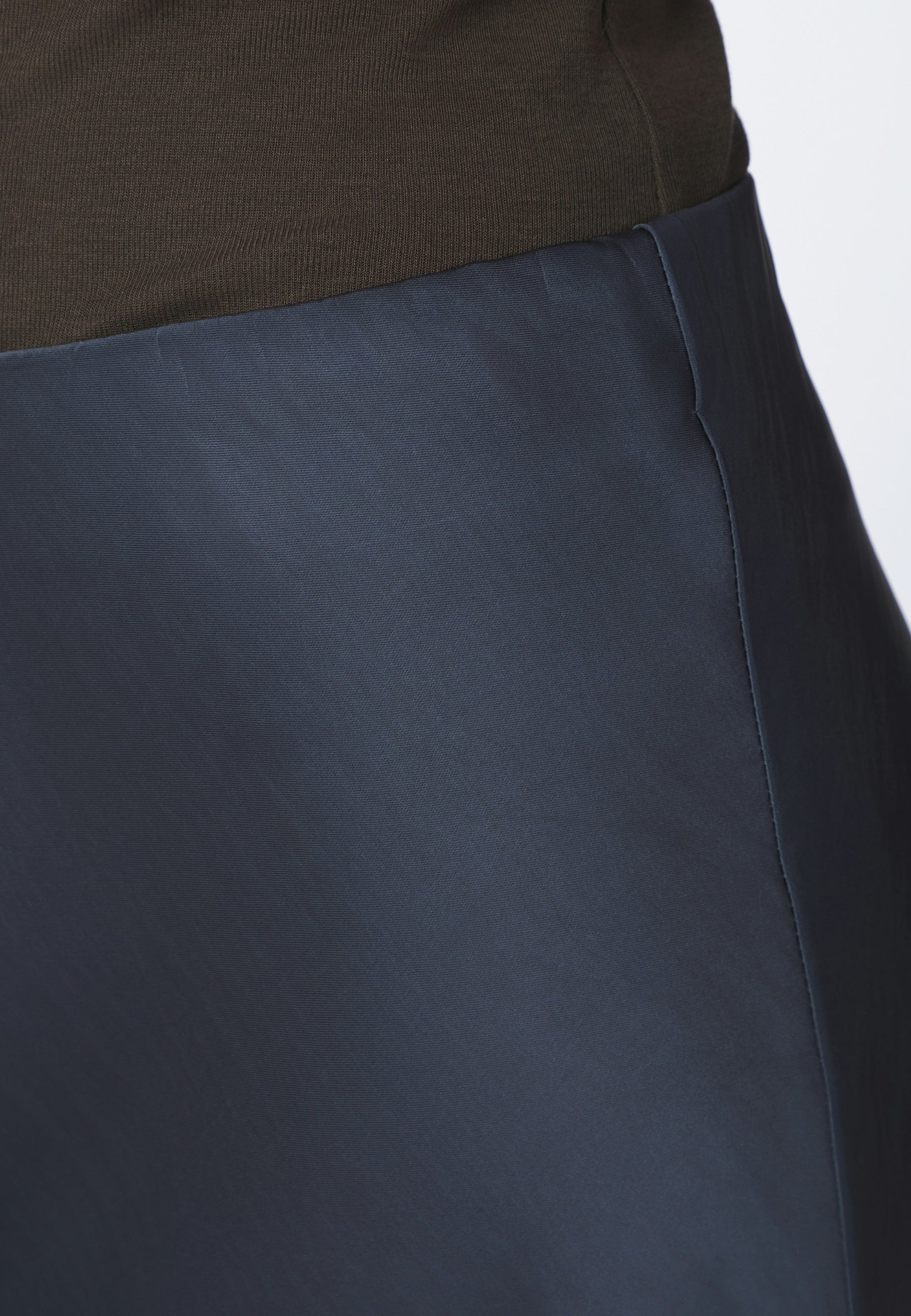157755 Bovary Skirt_Midnight Blue_Model_2