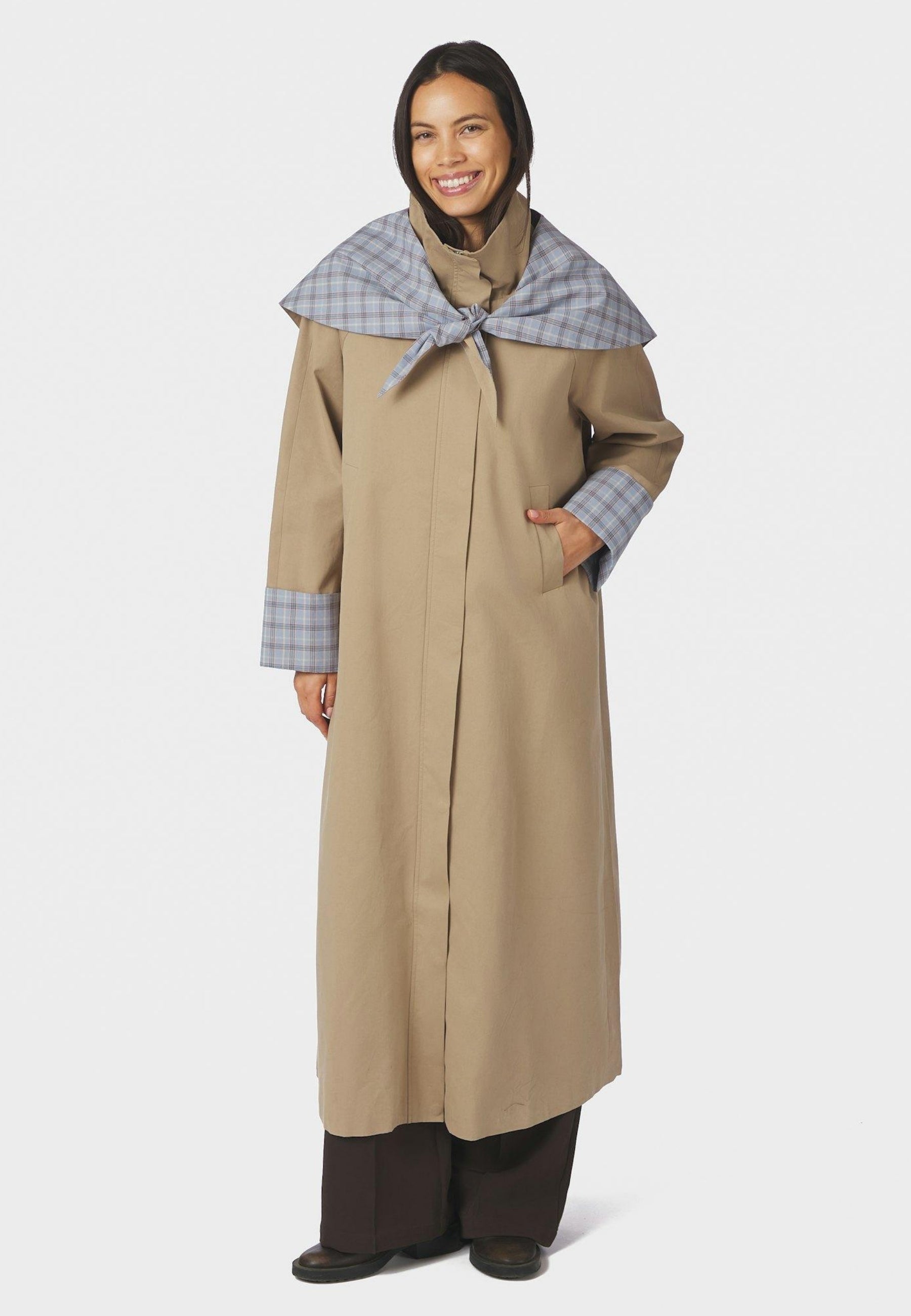 168796 Ulline Trenchcoat_Sand_Model_0