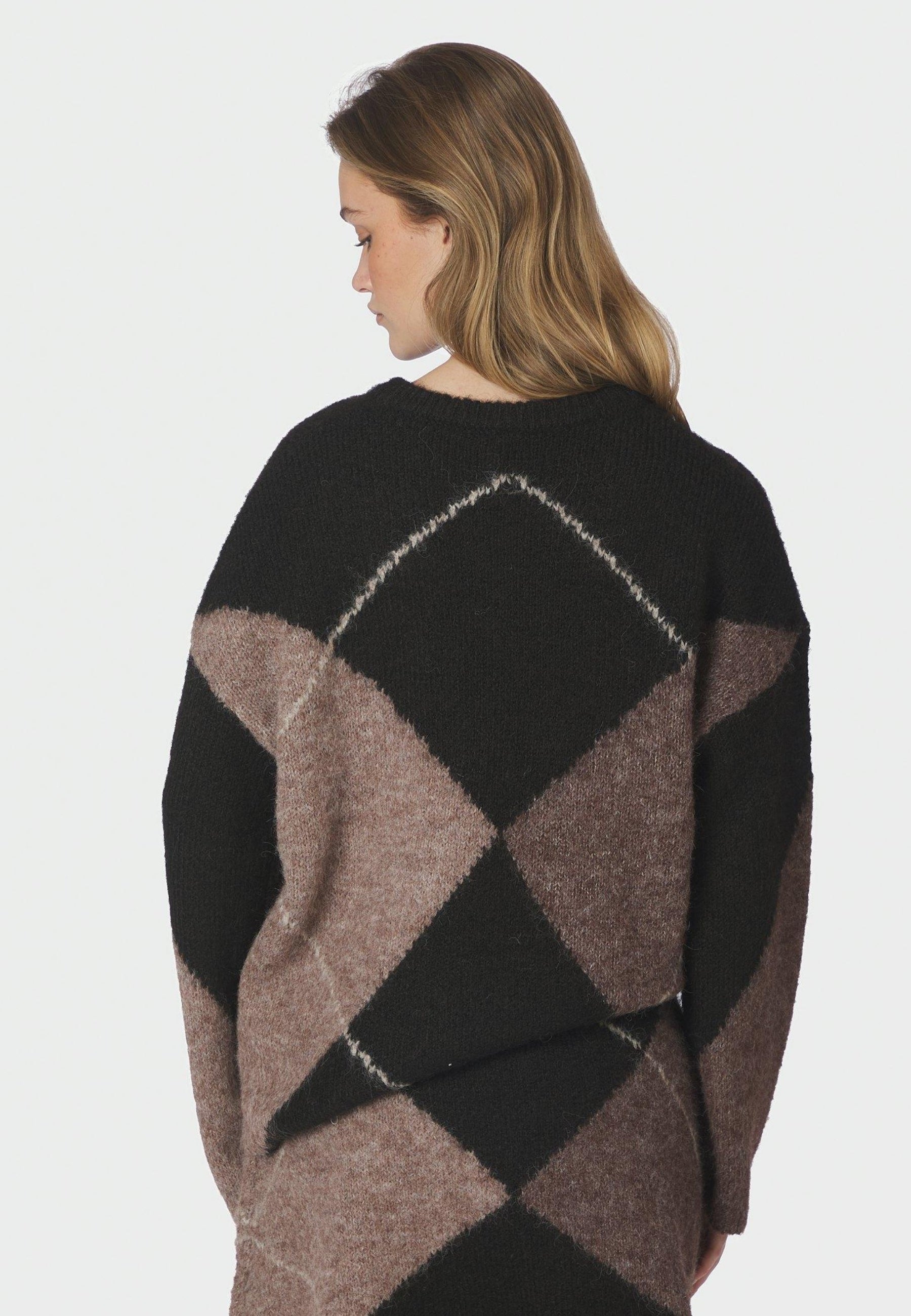 165205 Inga Check Fluff Knit Blouse_Dark Brown_Model_2