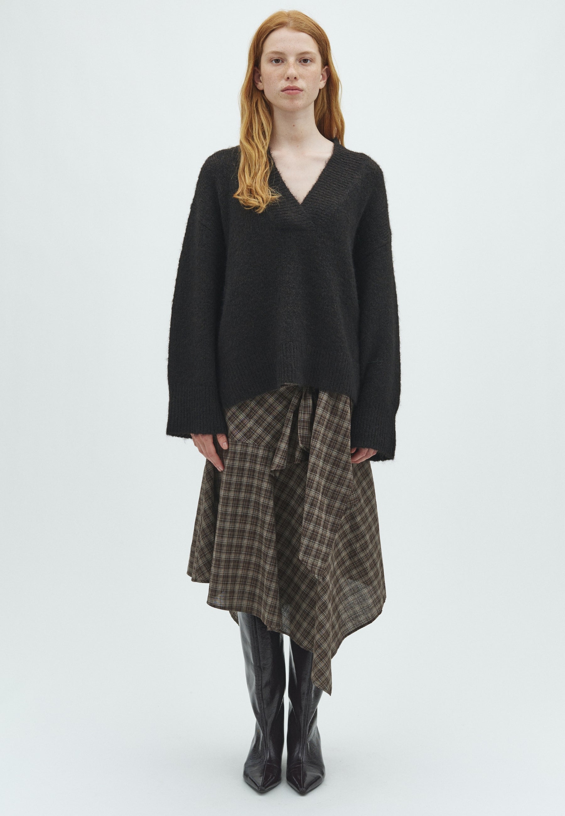 170032 Telli Fluffy Knit Blouse_Dark Brown_Model_3