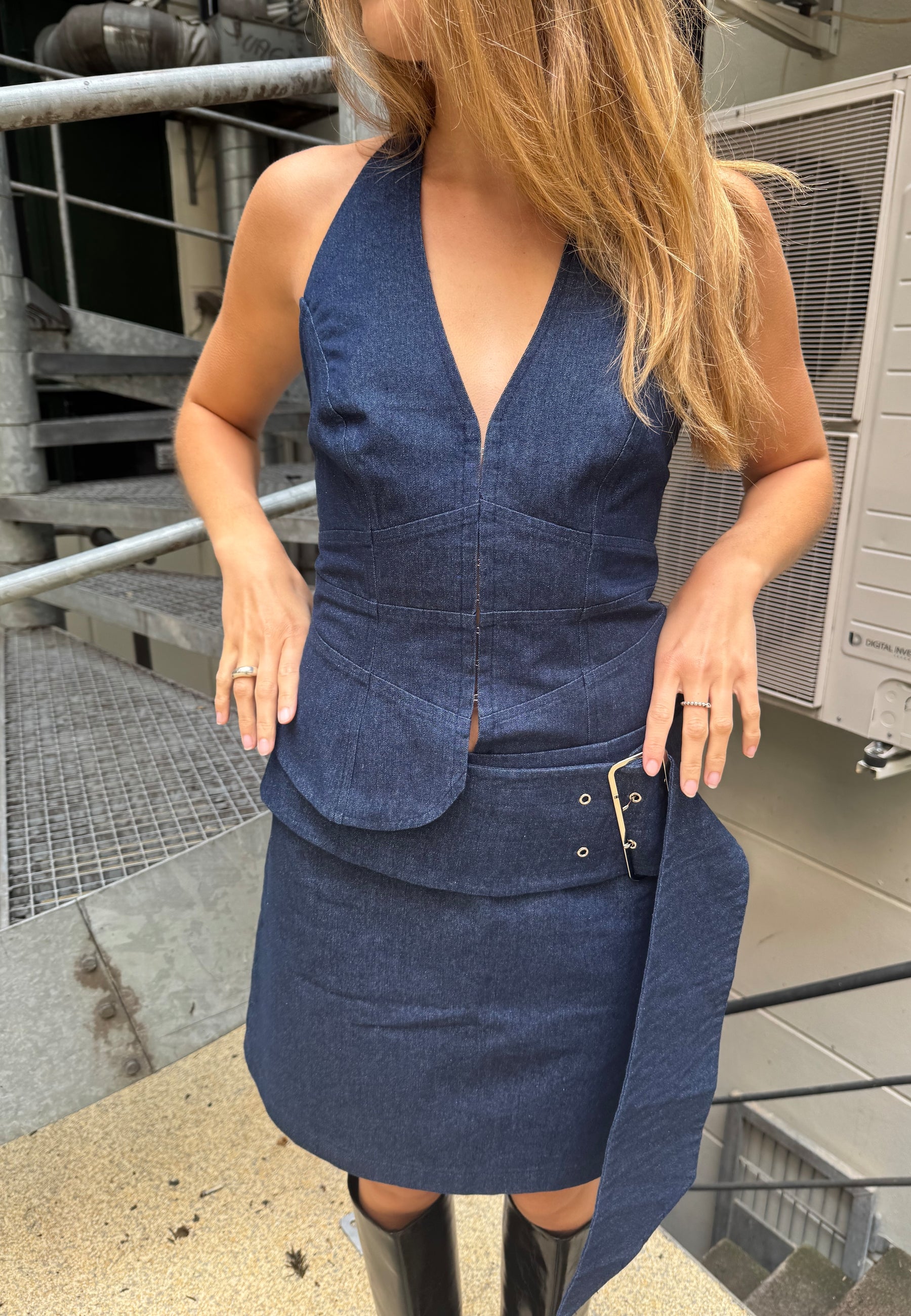 Genevie-F_Dark Blue_Content_1
