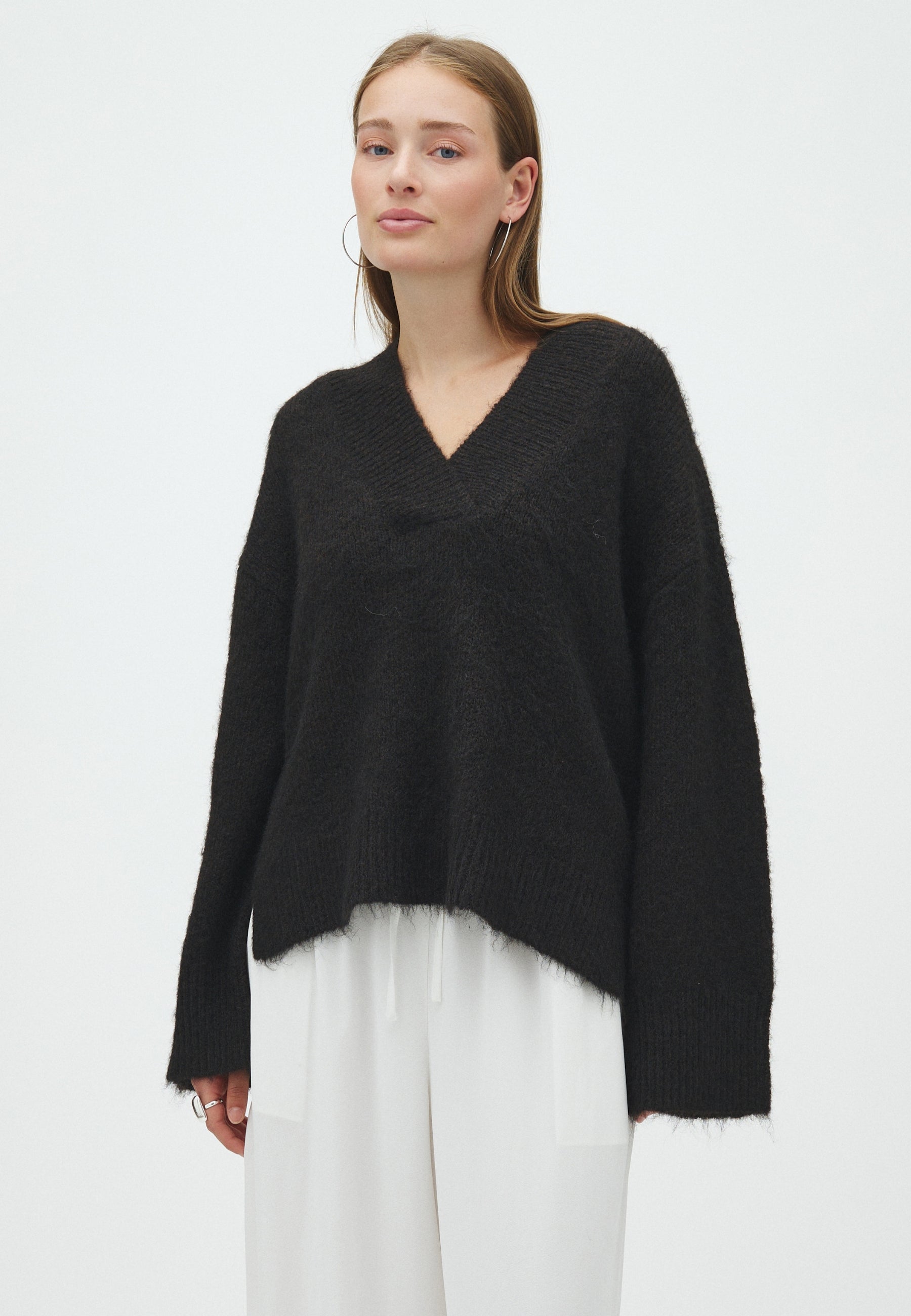 170032 Telli Fluffy Knit Blouse_Dark Brown_Model_0