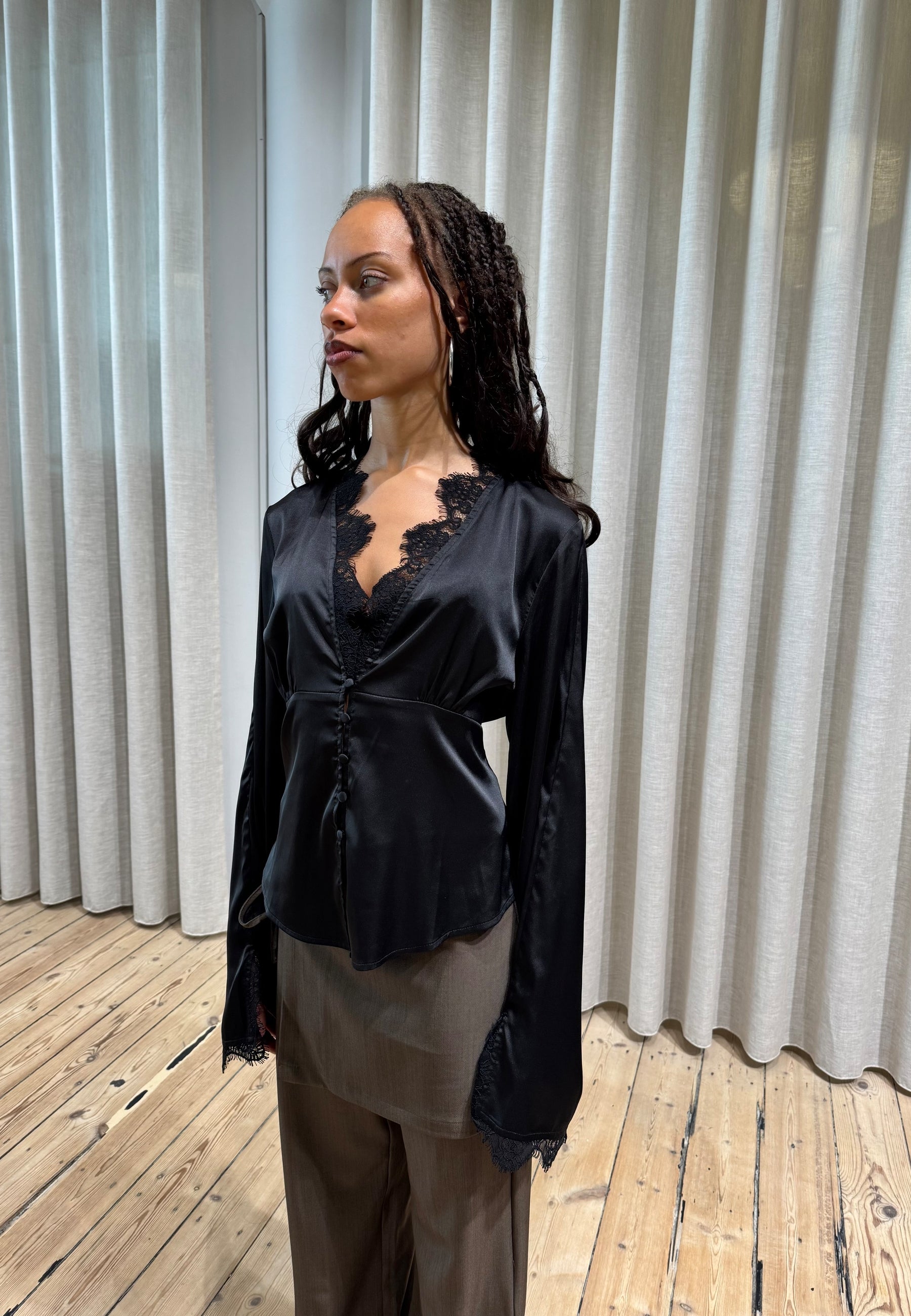 Saibea LS-F_Black_Content_0