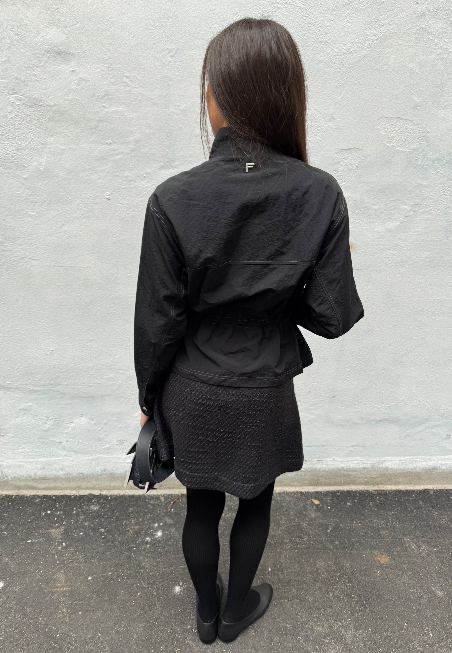 Amio-F_Black_Content_3