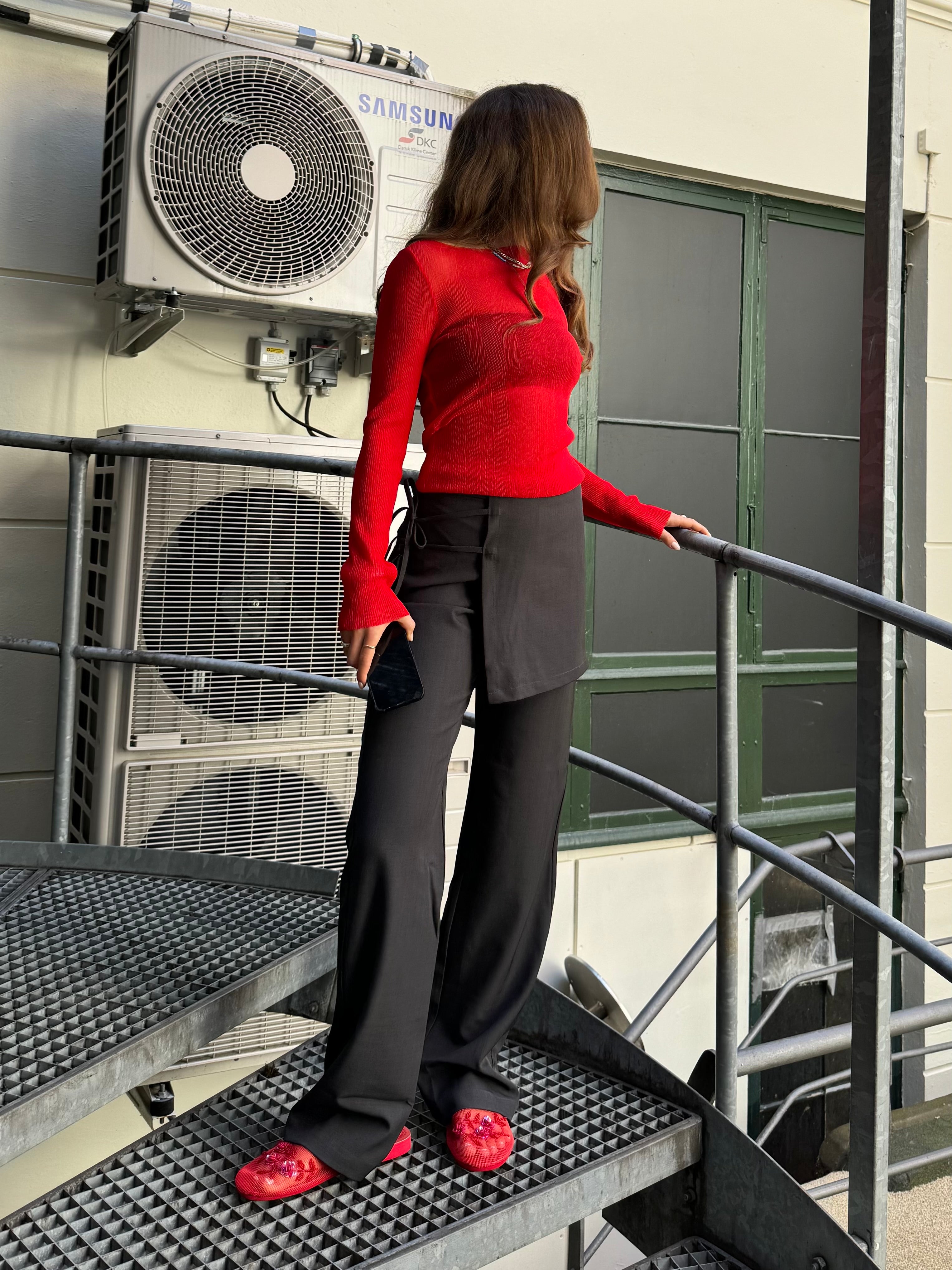 Kamira-F_Dark Grey_Content_0