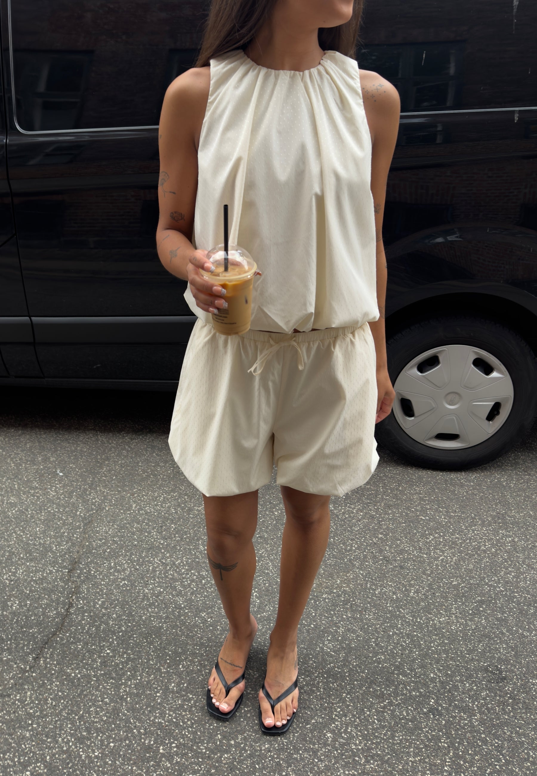 Eugene-F_Antique White_Content_1