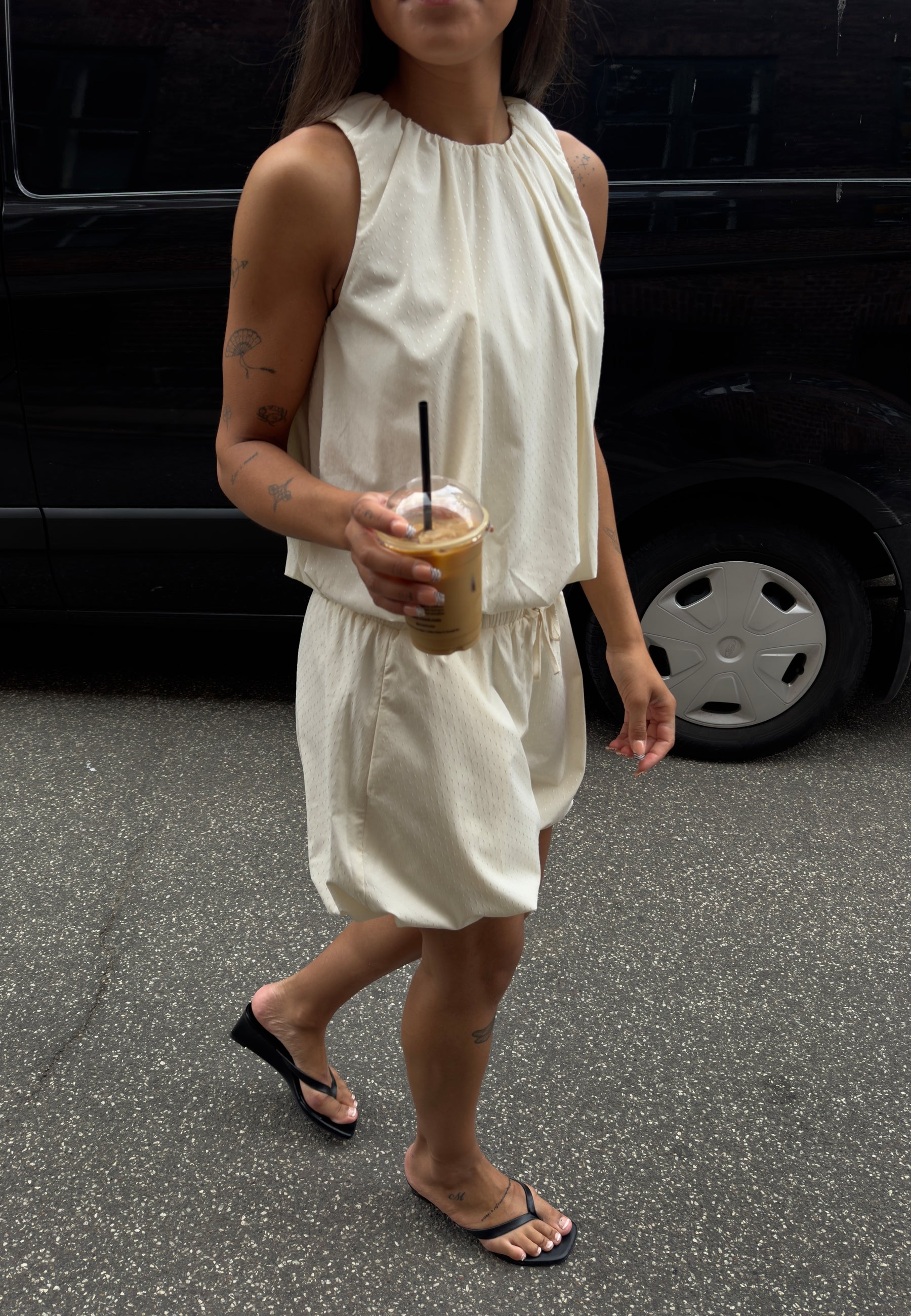 Eugene-F_Antique White_Content_2