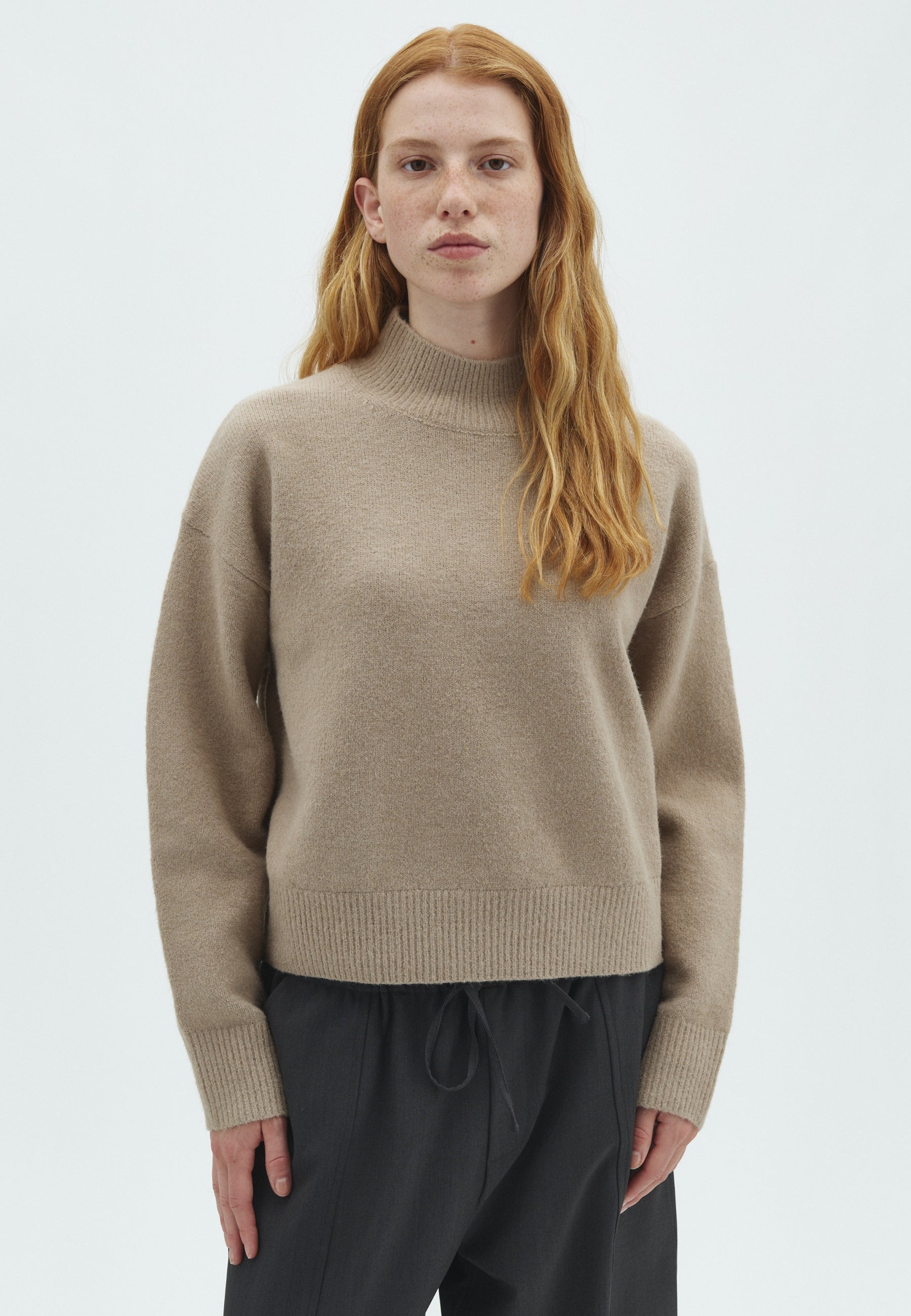 170038 Kaulina Knit Blouse_Warm Grey_Model_0