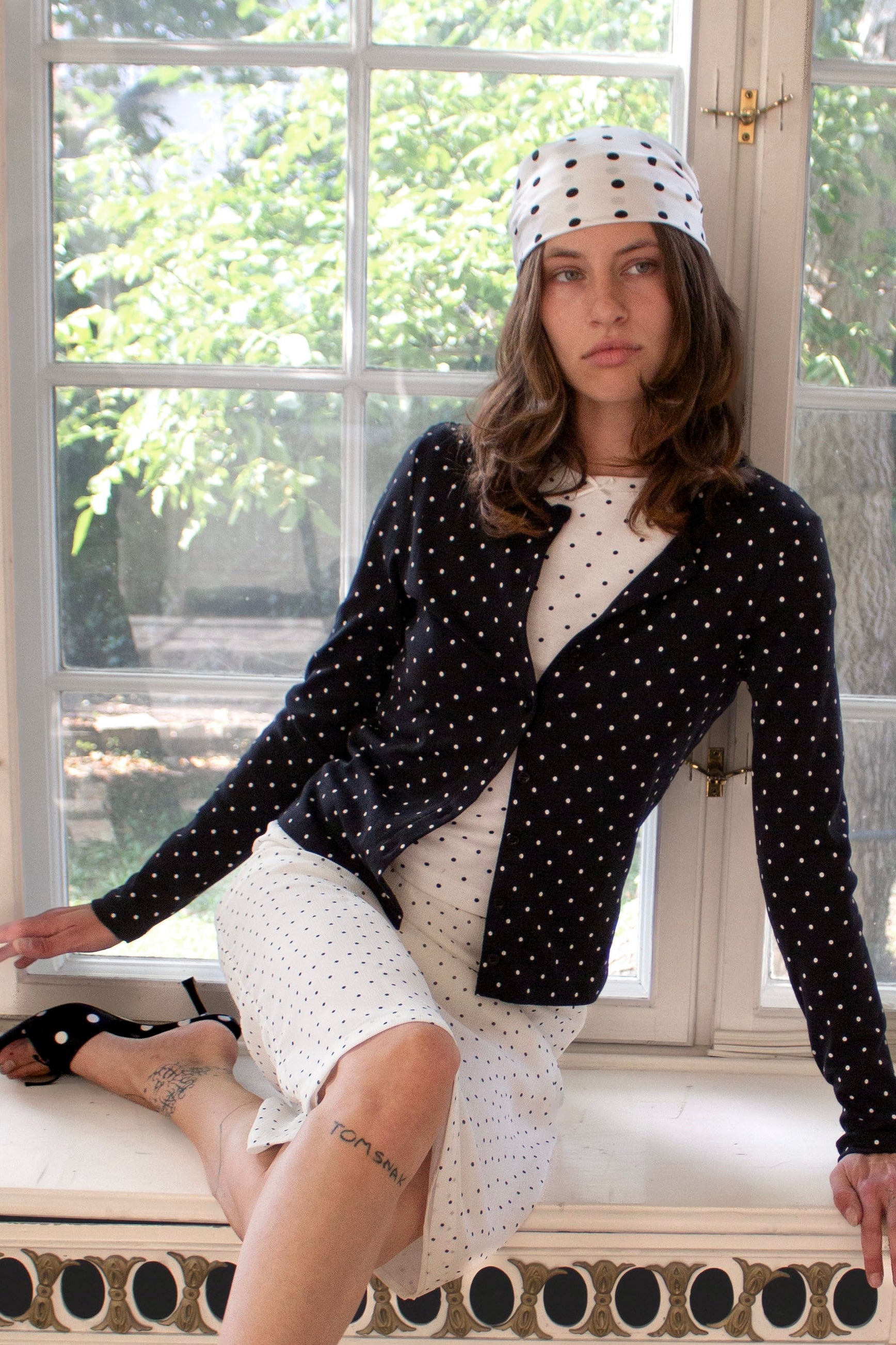 Asmina-F_Dot Scarf_Content_0