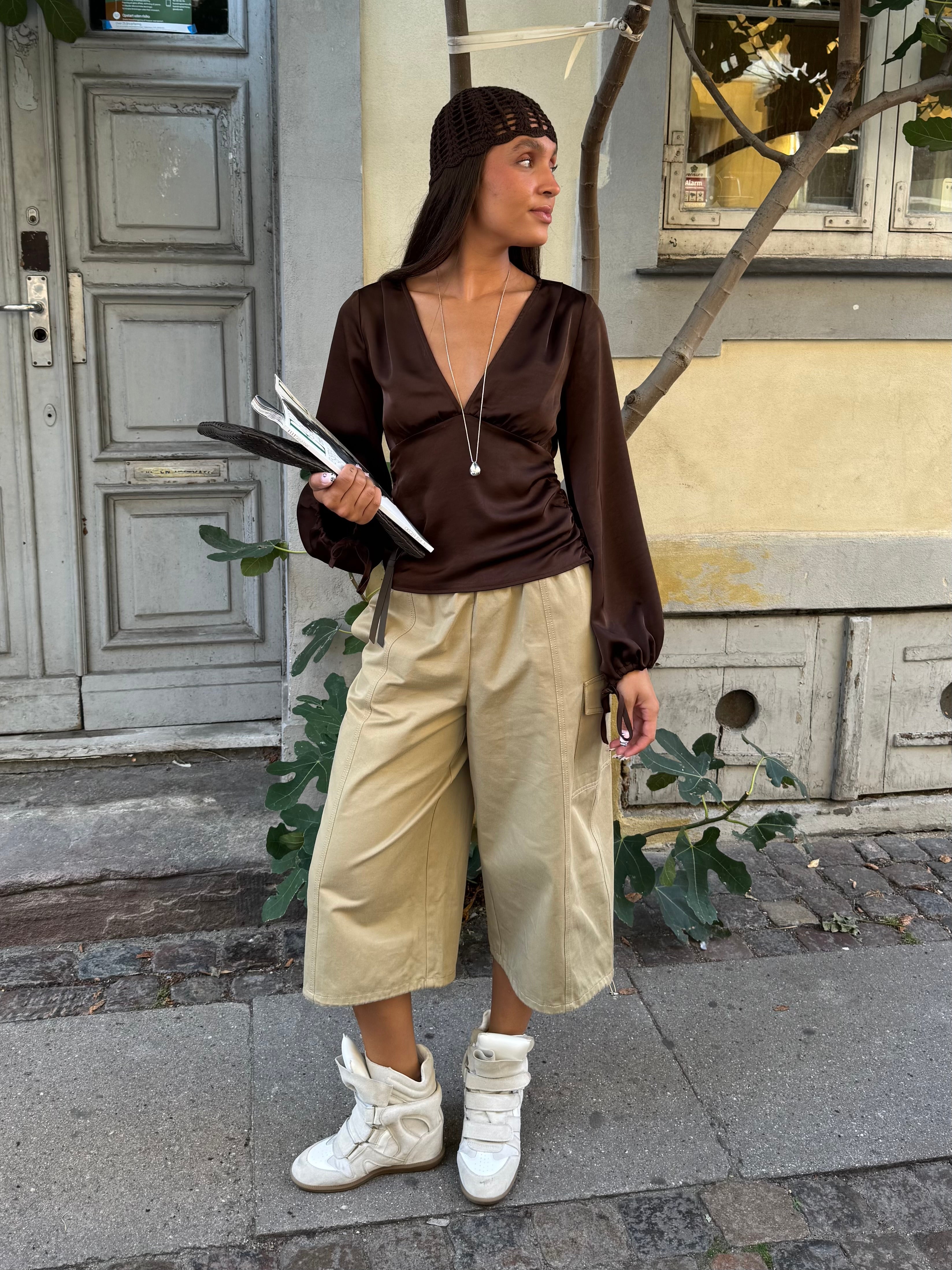 Berdette-F_Deep Espresso_Content_0