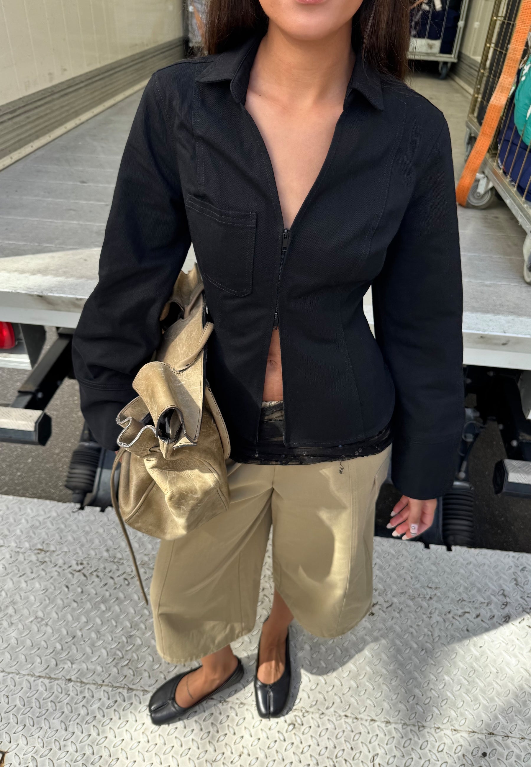 Annalia-F_Ultra Black_Content_1