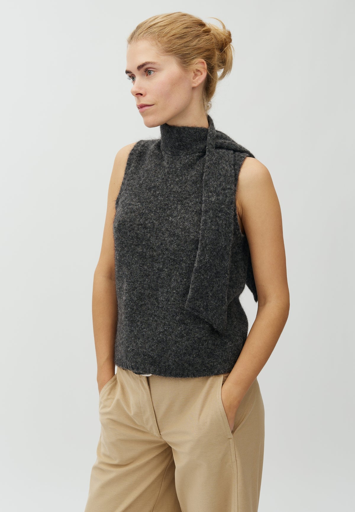 Fine-M_Dark Grey Melange_Model_0