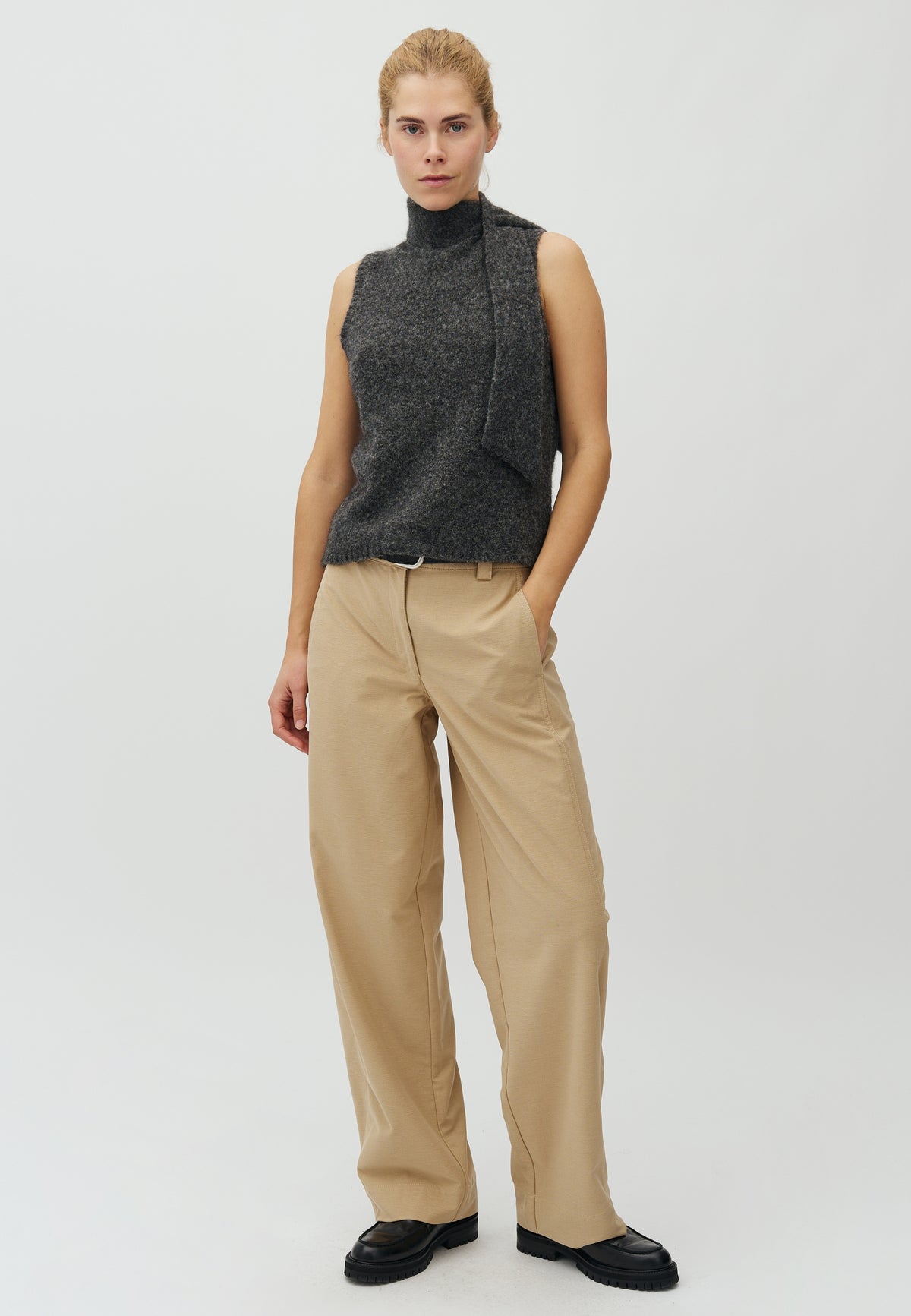 Fine-M_Dark Grey Melange_Model_3