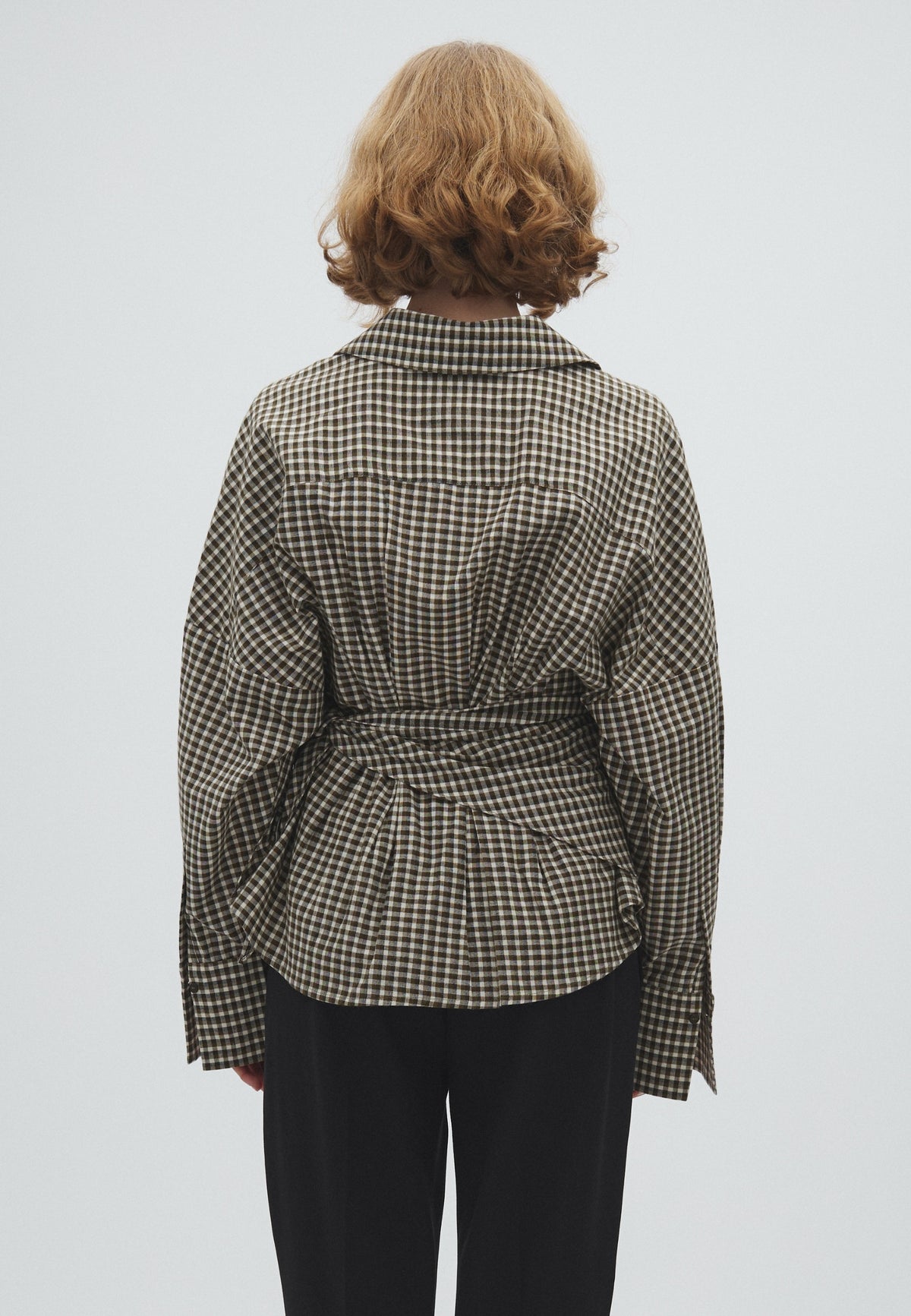 Isidor-M_Smoked Olive Check_Model_3