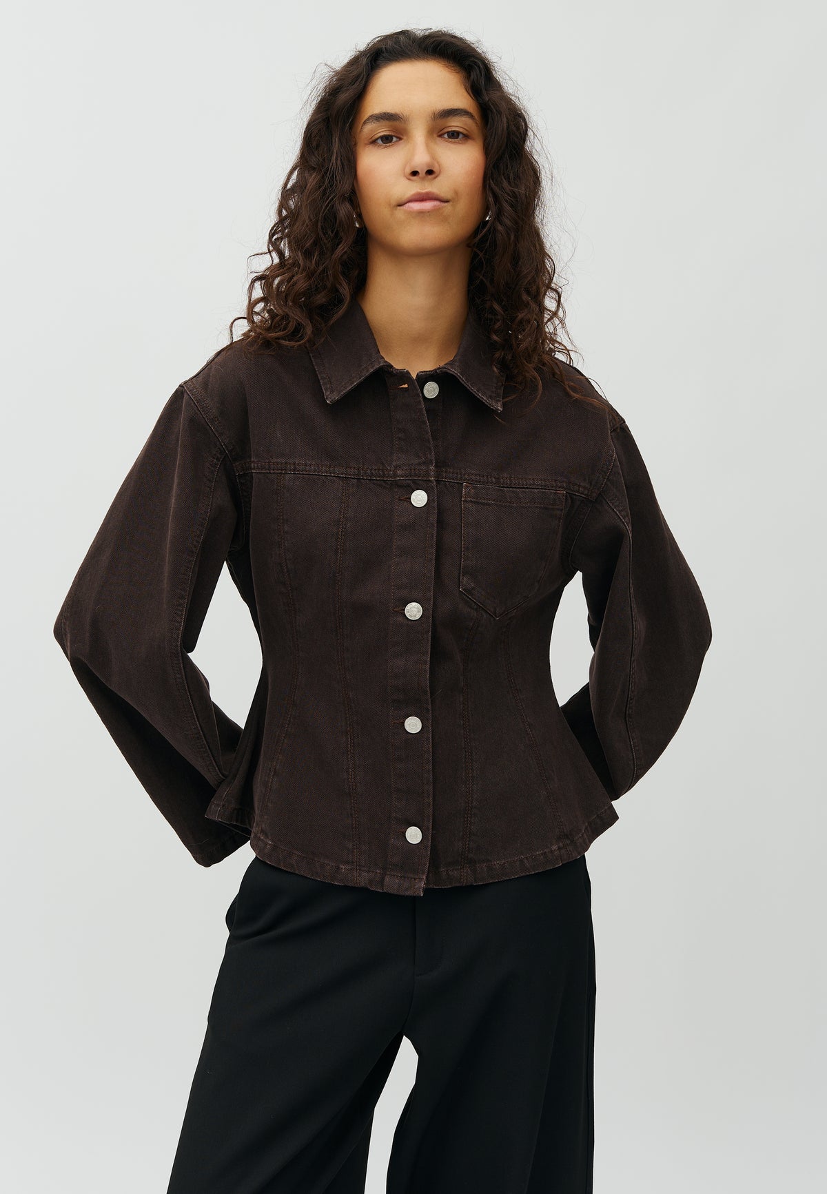 Margalise-M_Brown Wash_Model_0