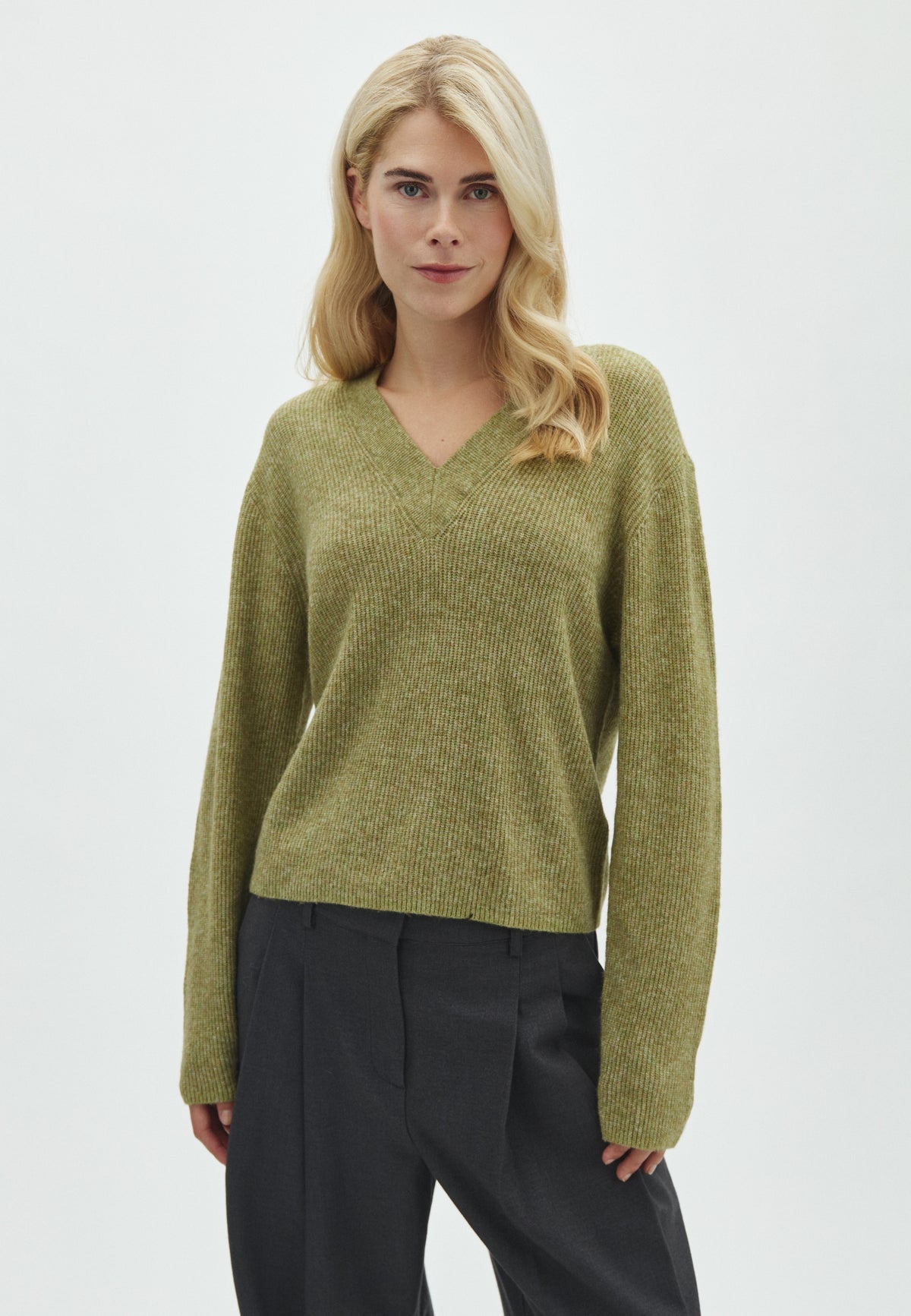 Asato V-M_Sage Green Melange_Model_0