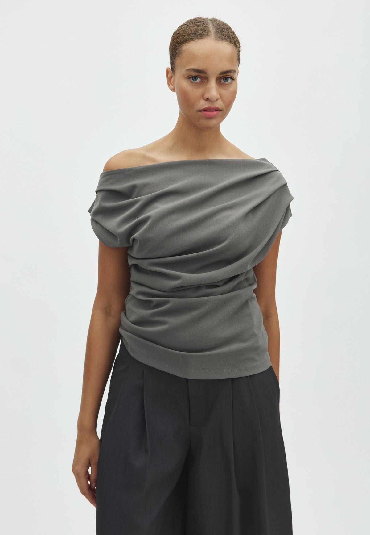 169565 Dabelle Drapy Top_Antracit_Model_0