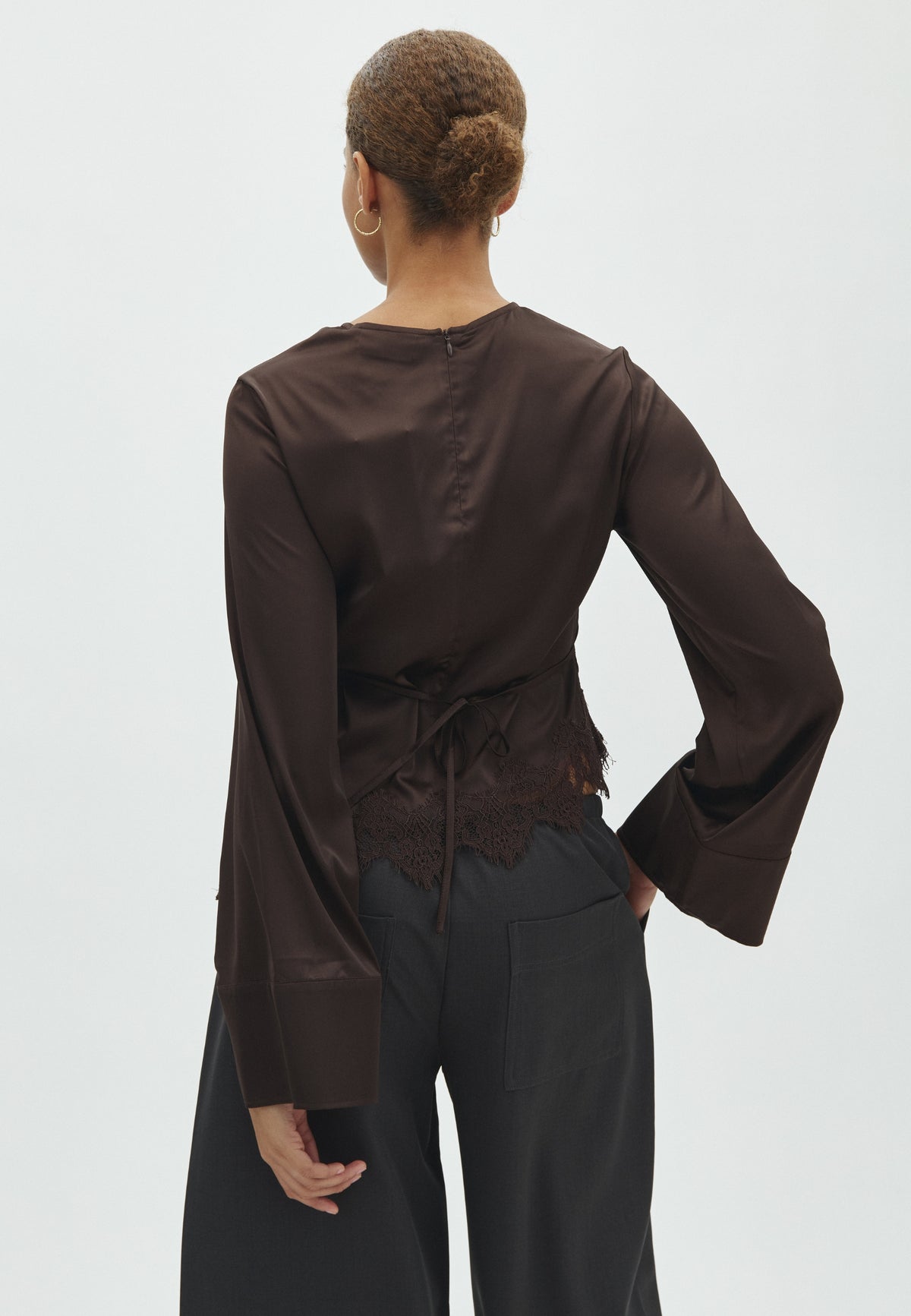 Beneka-F_Dark Brown_Model_2