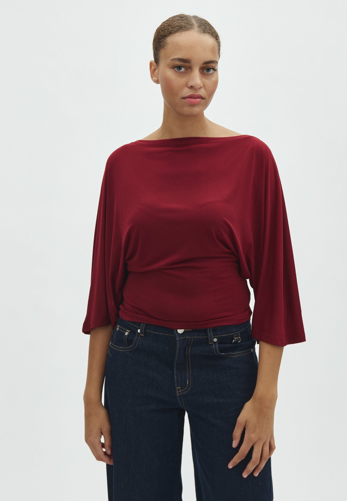 Venna-F_Wine Red_Model_0