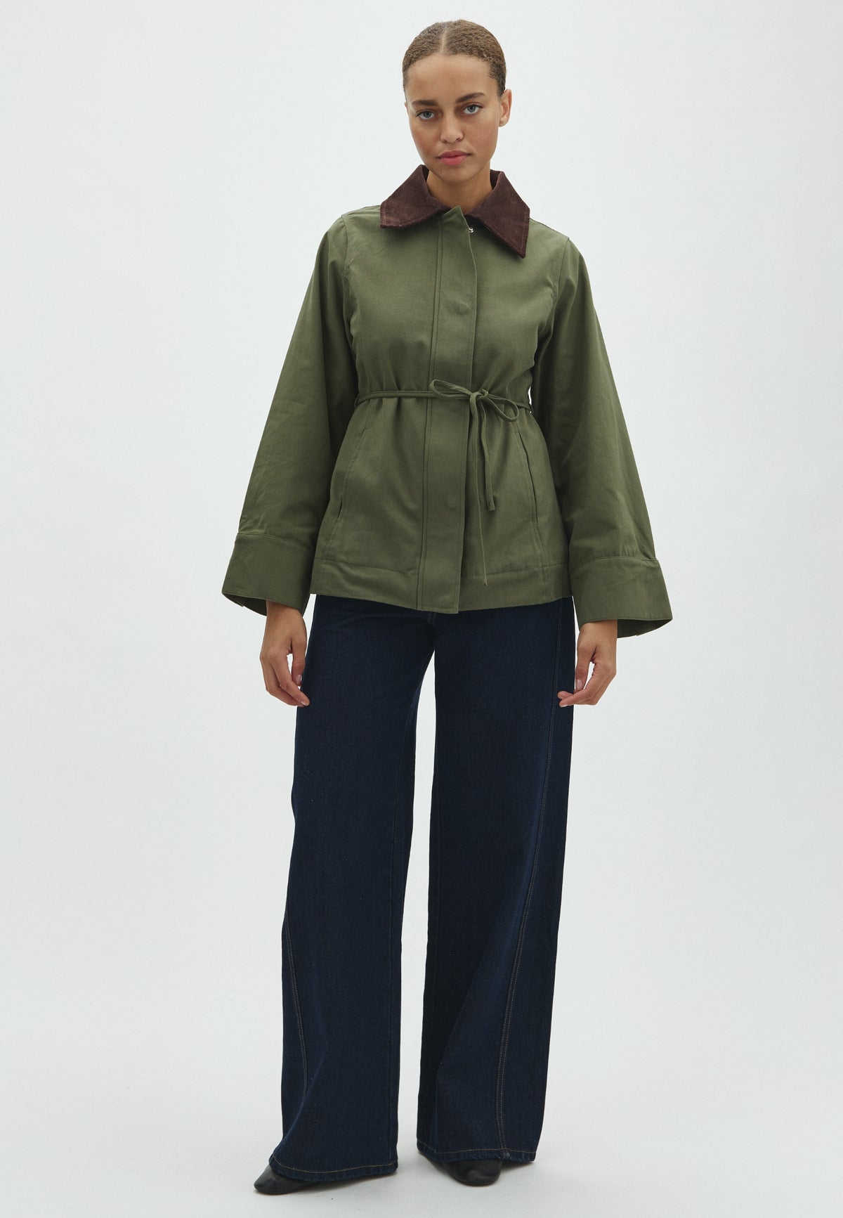 168655 Sempler Canvas Jacket_Army_Model_0