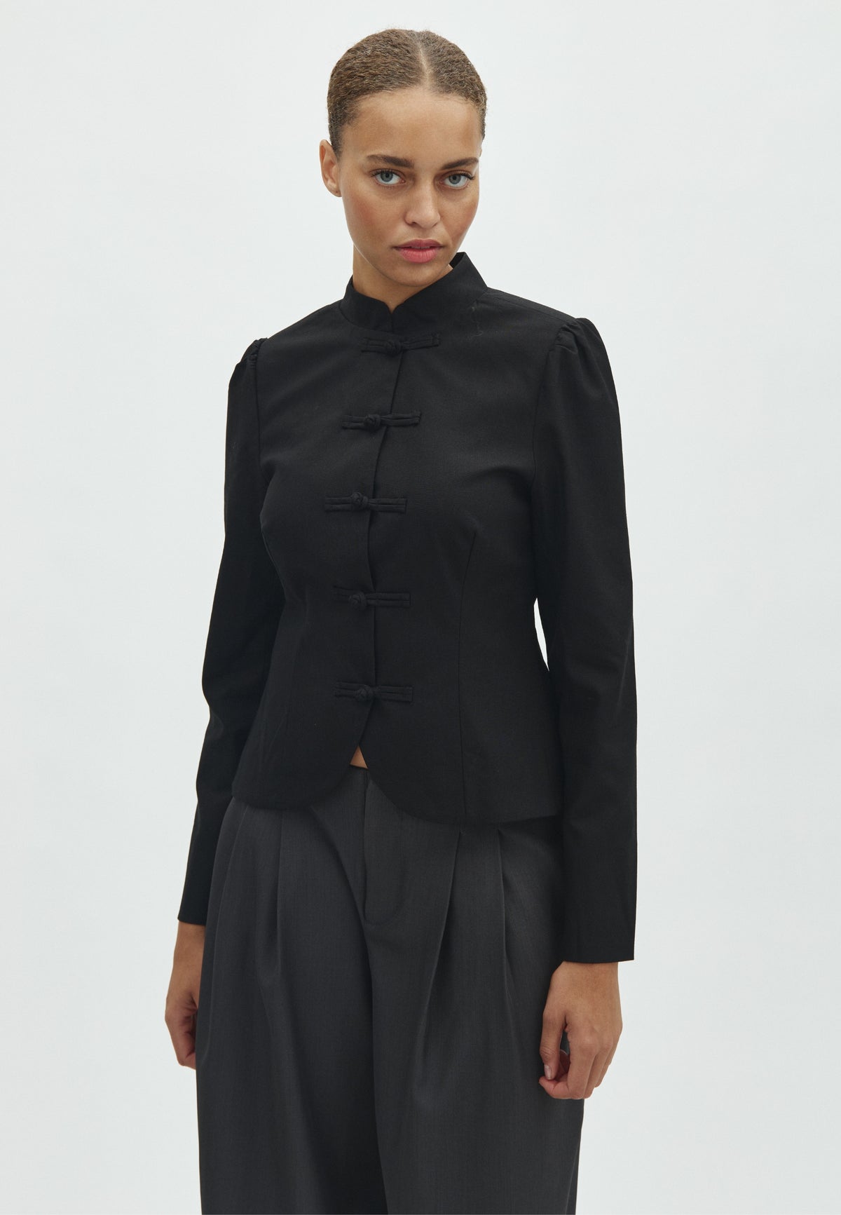 170541 Erdena Linen Blazer_Black_Model_0