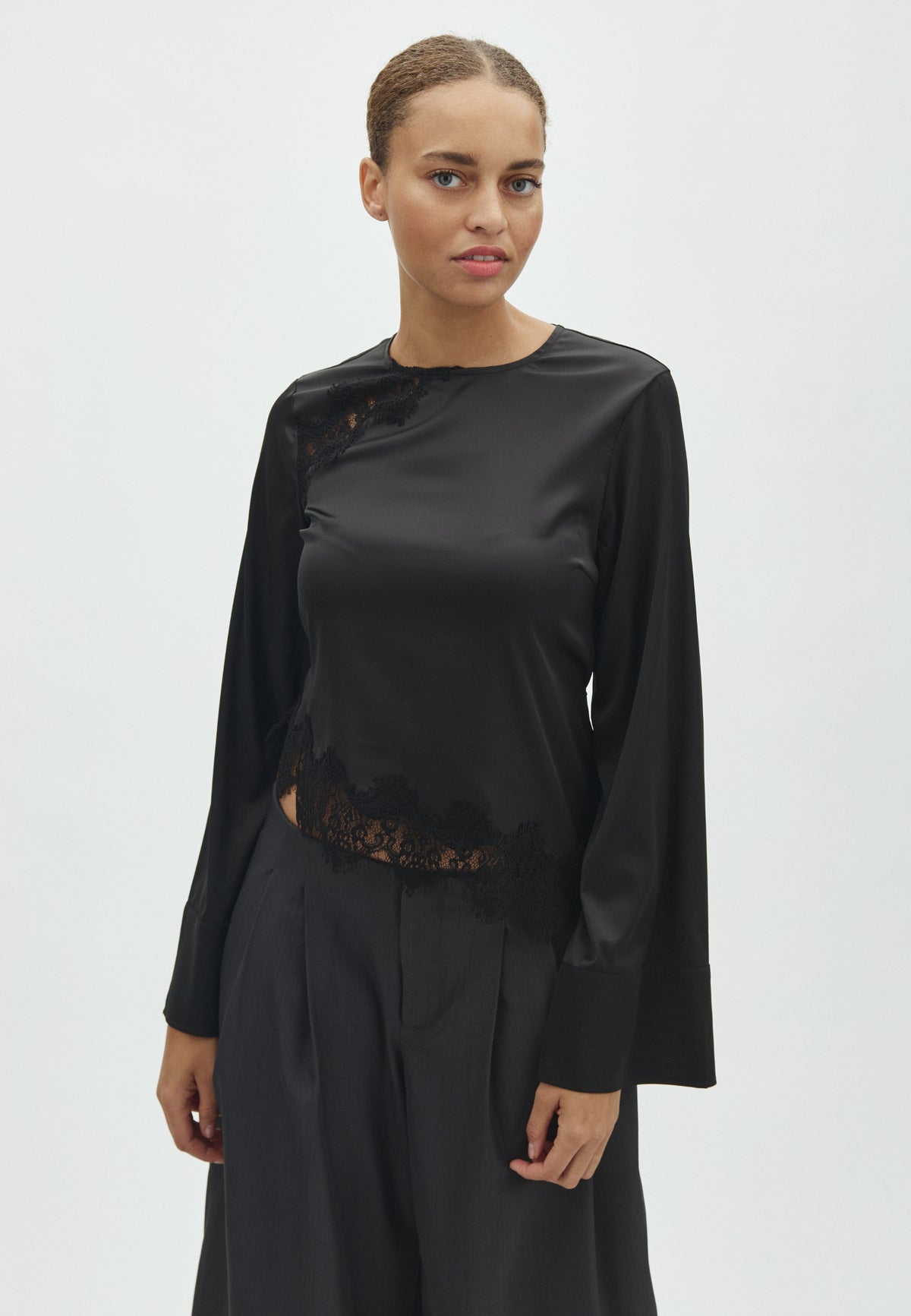 Beneka-F_Black_Model_0