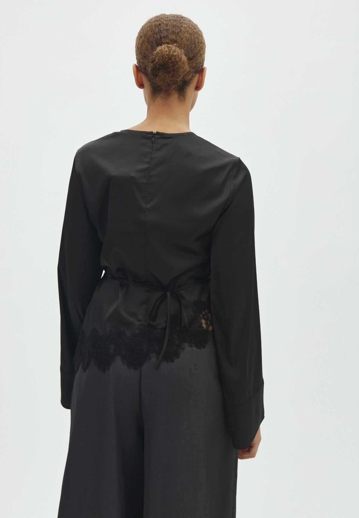 Beneka-F_Black_Model_2