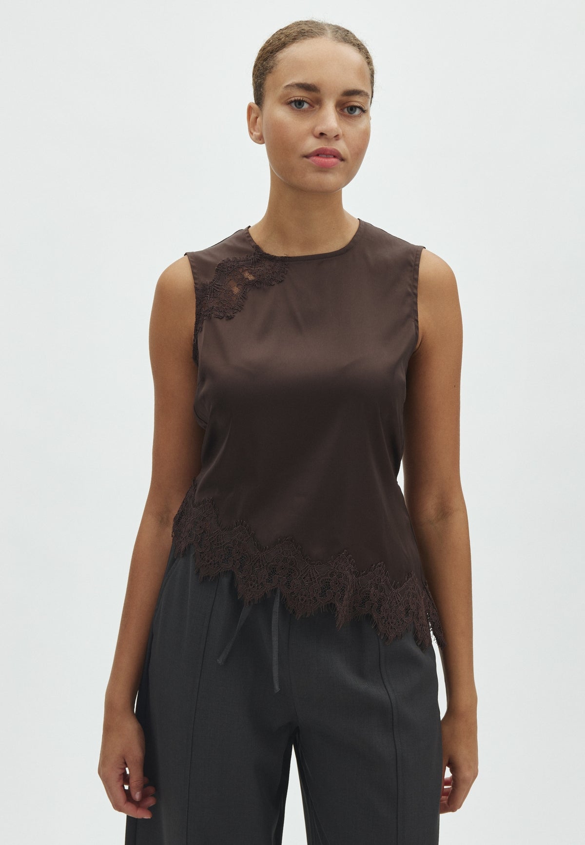 Beneka SS-F_Dark Brown_Model_0