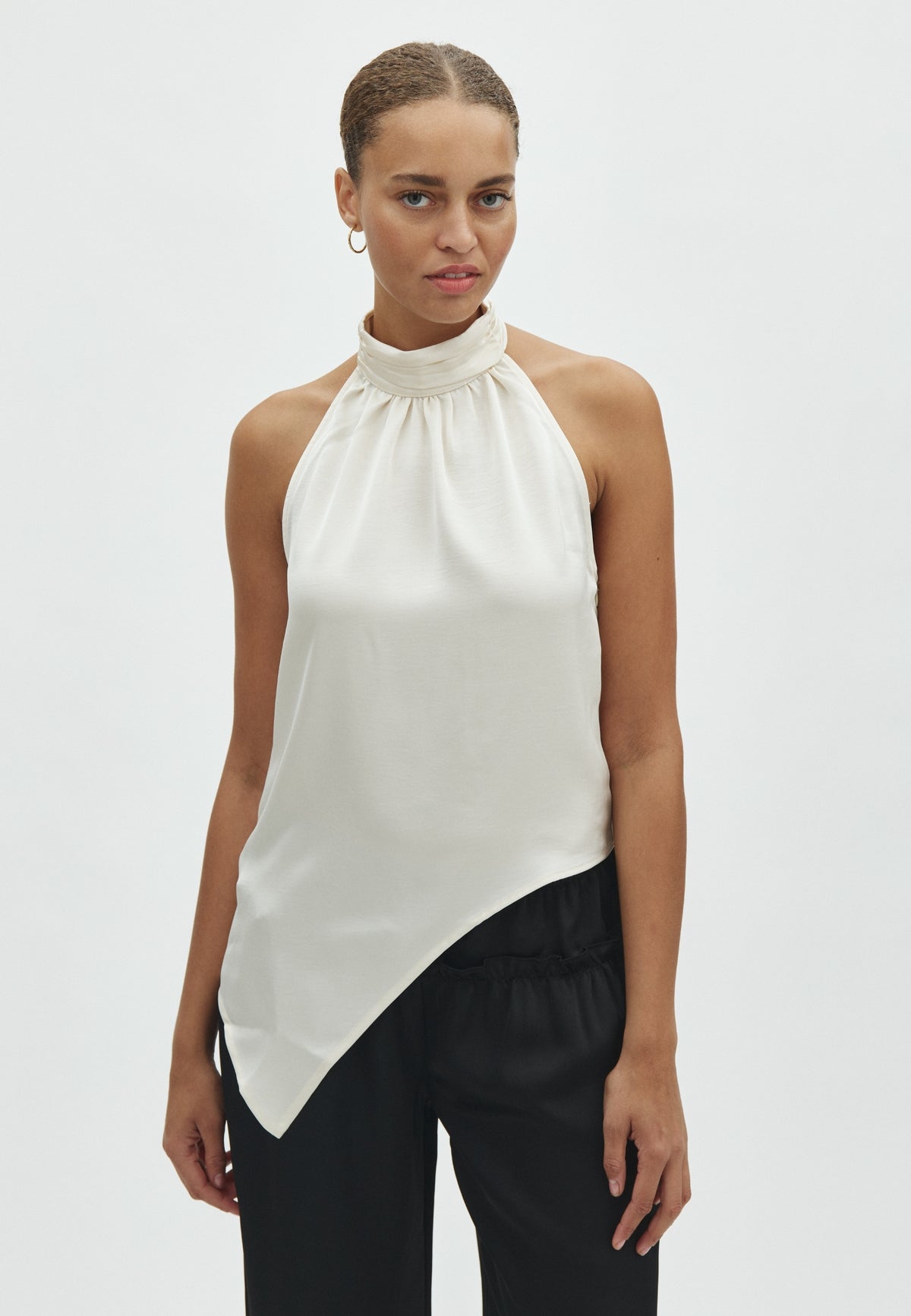Carien-F_Antique White_Model_0