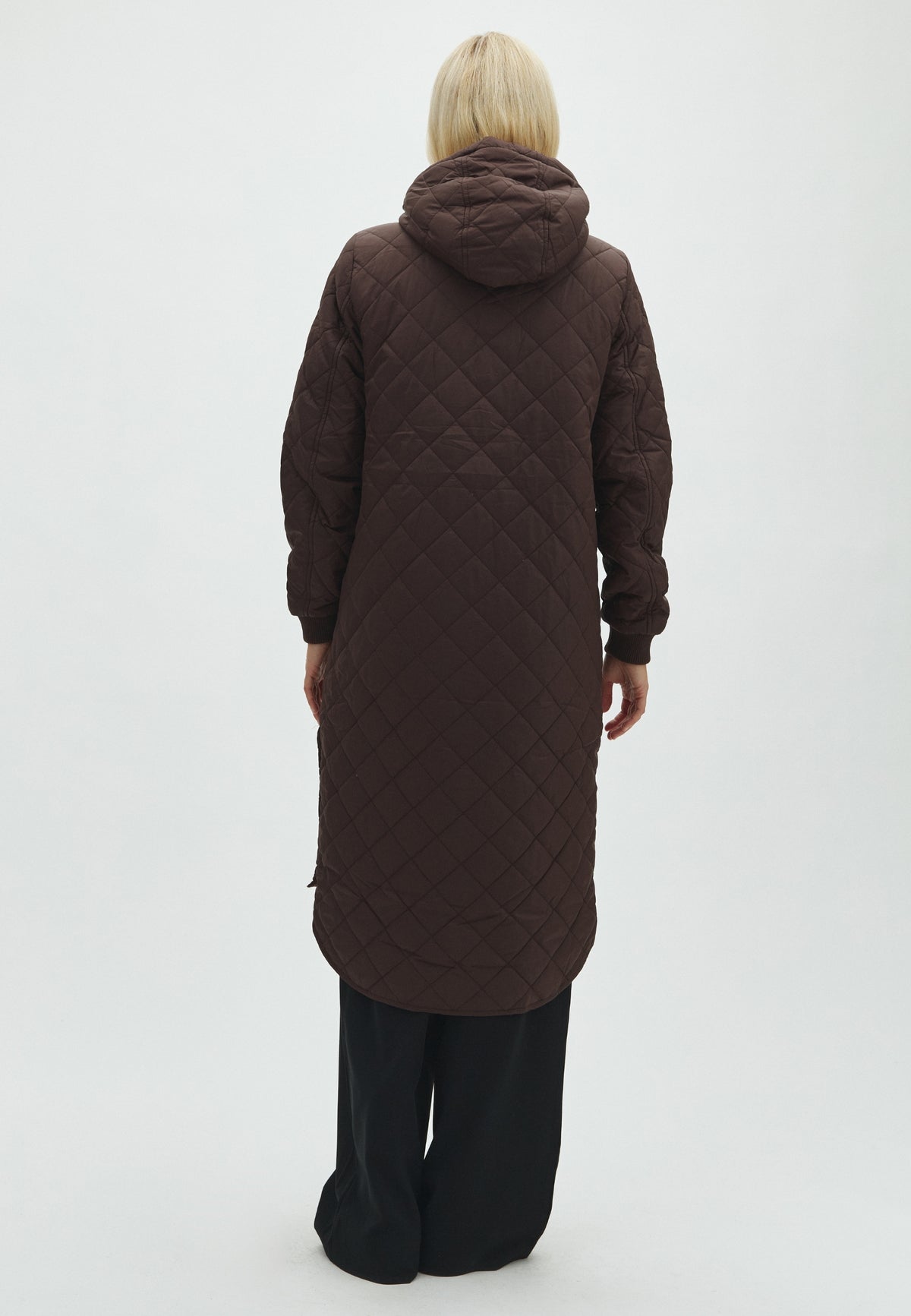 Arrow Two-M_Dark Coffee_Model_2