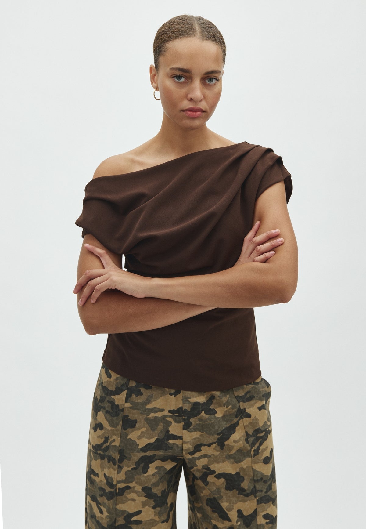 169565 Dabelle Drapy Top_Dark Brown_Model_0