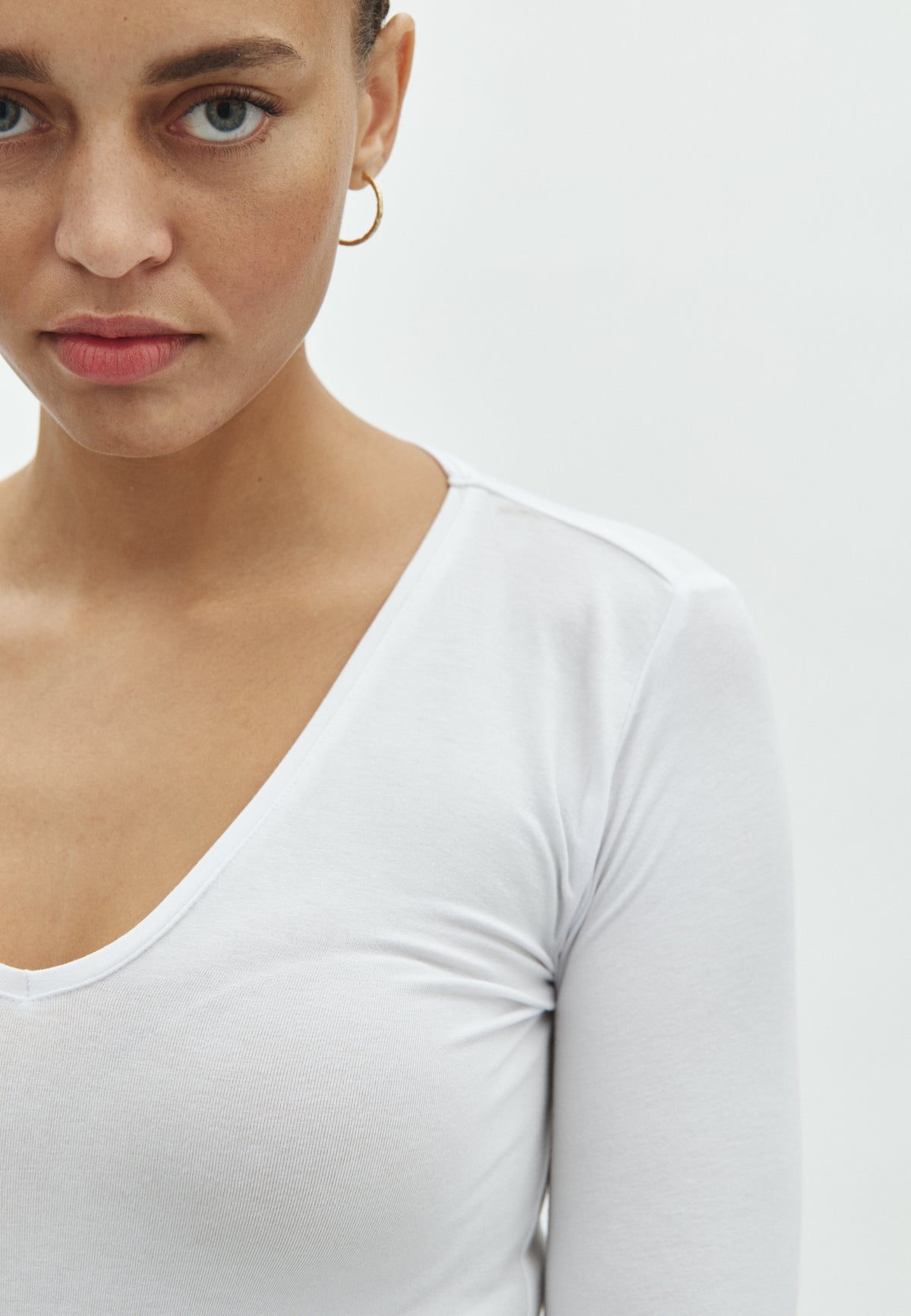 Vanna_Optical White_Model_1