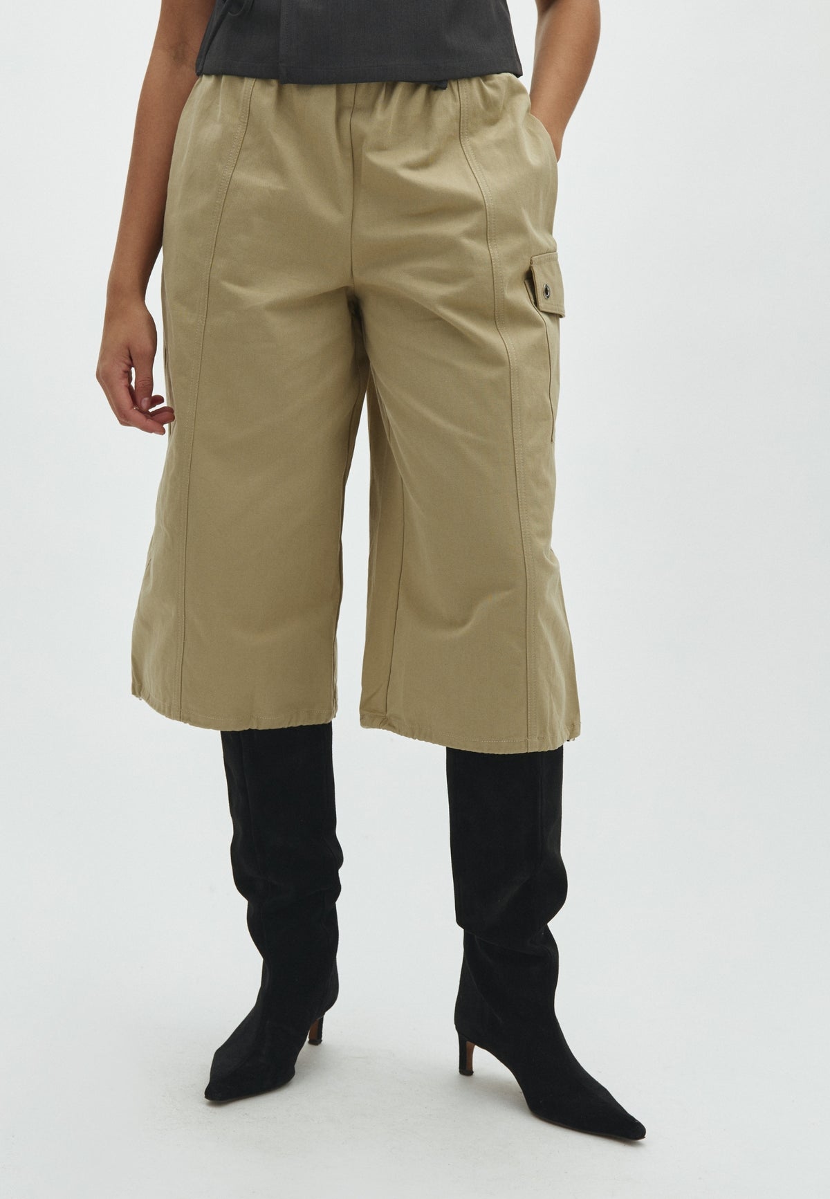 Alvaro-F_Khaki Beige_Model_1
