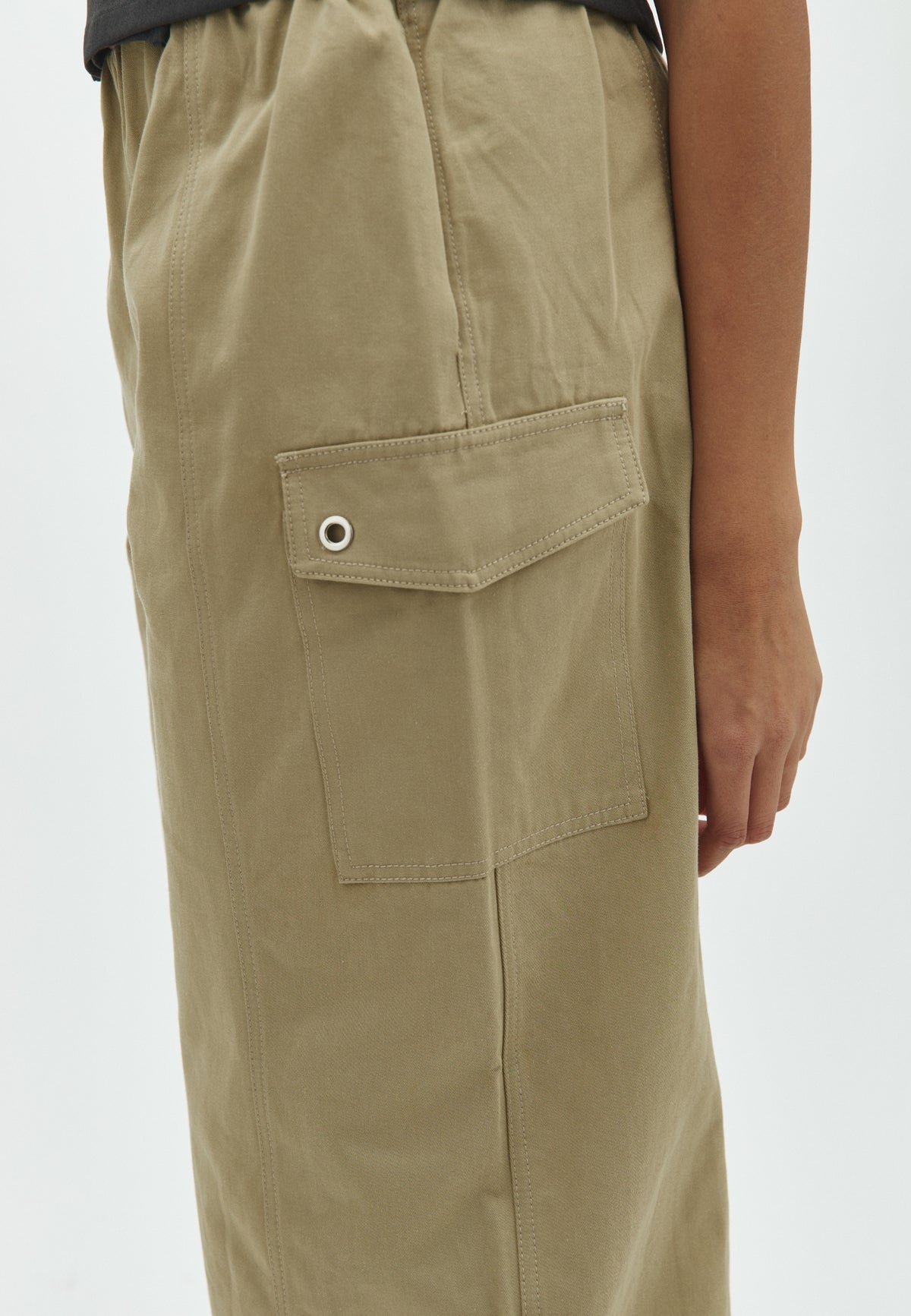 Alvaro-F_Khaki Beige_Model_2