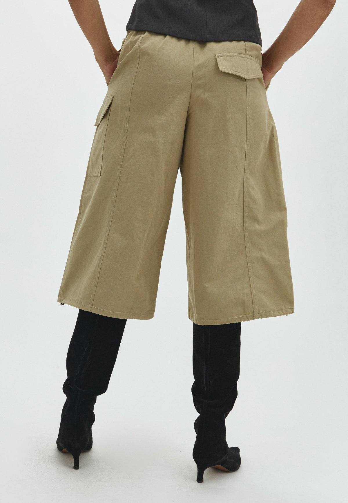 Alvaro-F_Khaki Beige_Model_3