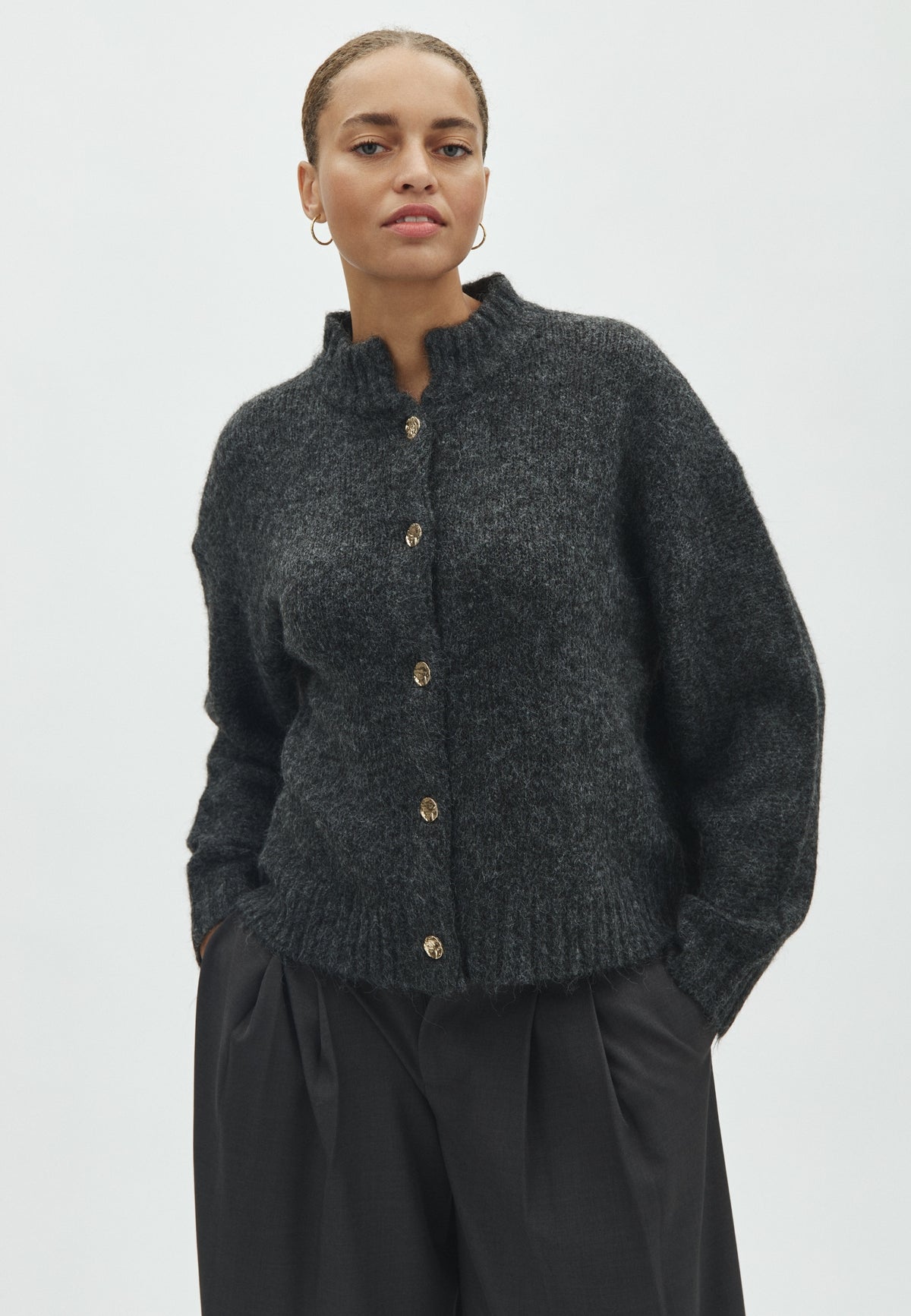 170031 Laura Fluffy Knit Cardigan_Antracit_Model_0