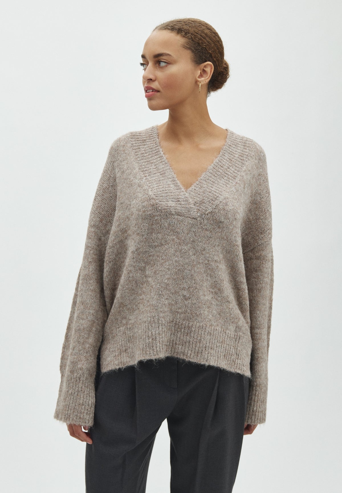 170032 Telli Fluffy Knit Blouse_Beige Melange_Model_0