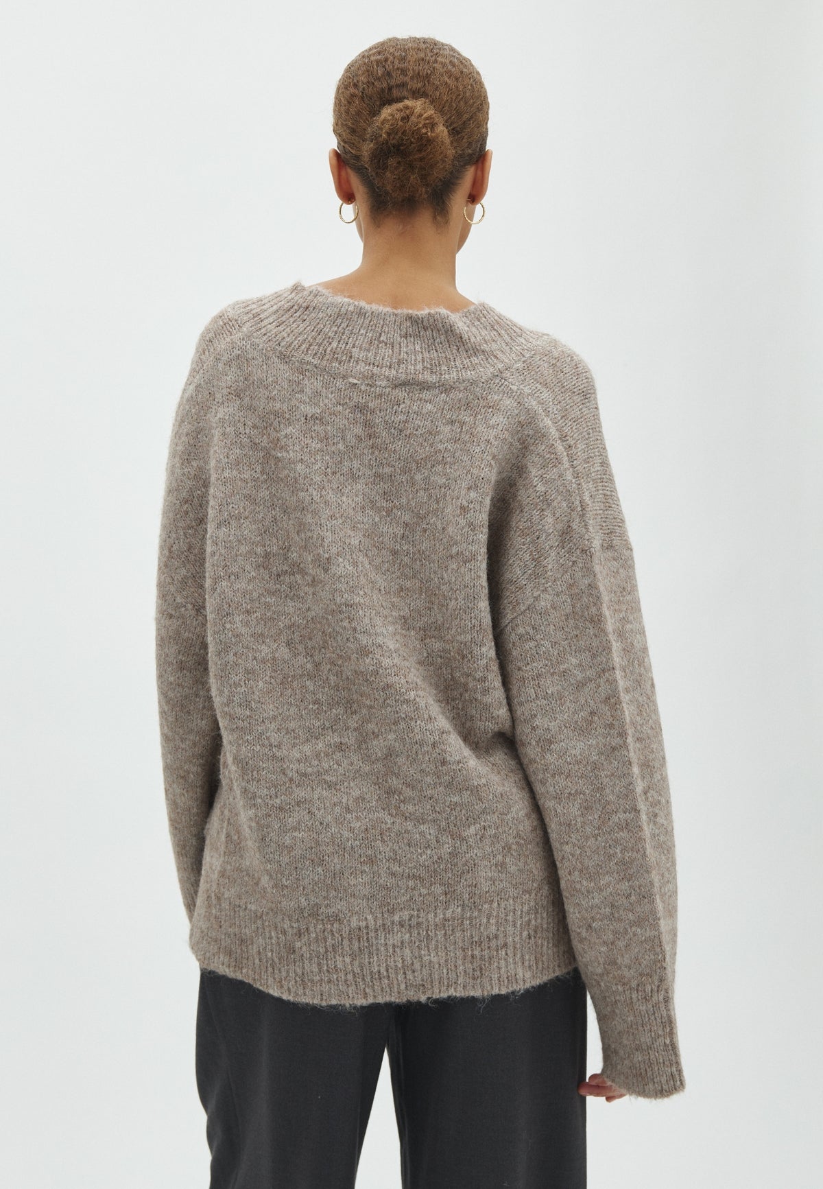 170032 Telli Fluffy Knit Blouse_Beige Melange_Model_2