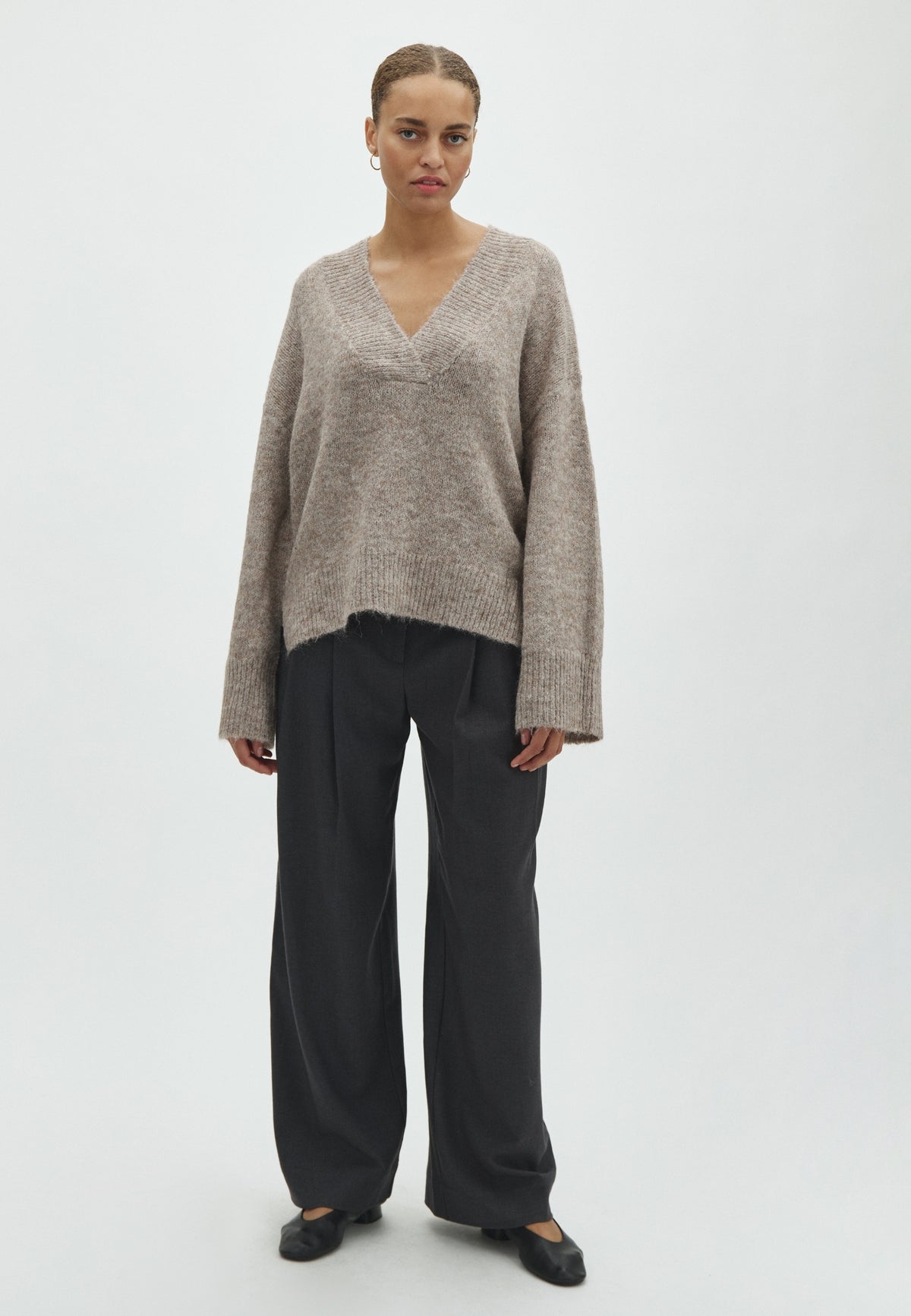170032 Telli Fluffy Knit Blouse_Beige Melange_Model_3