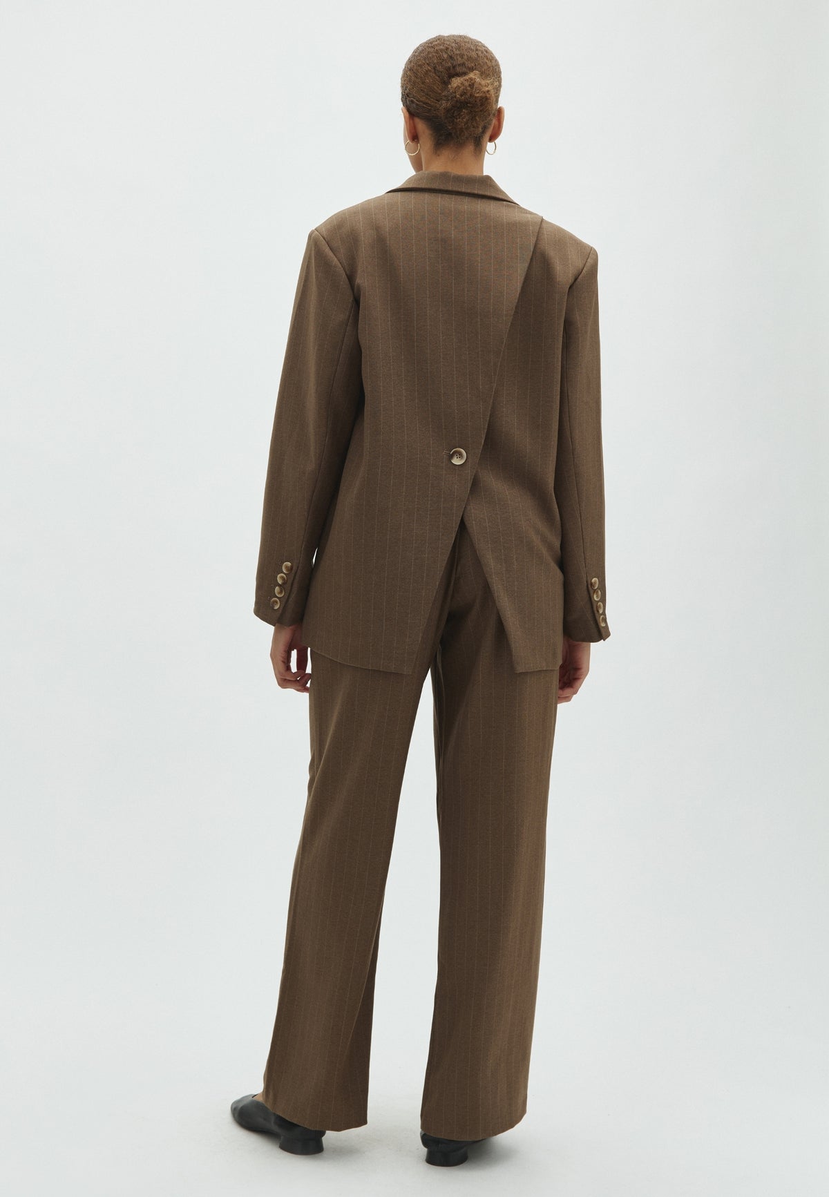 170532 Sarielle Pinstripe Blazer_Taupe_Model_2