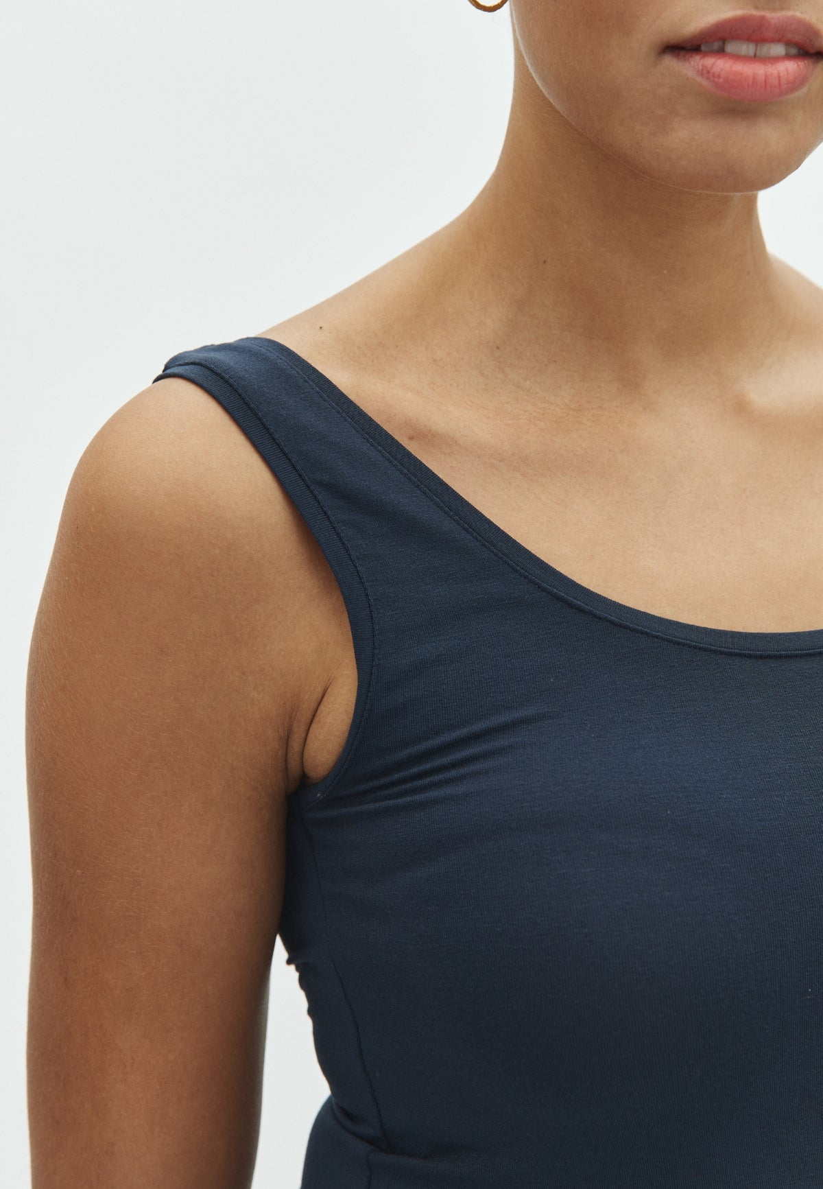 Sina_Navy Blue_Model_1