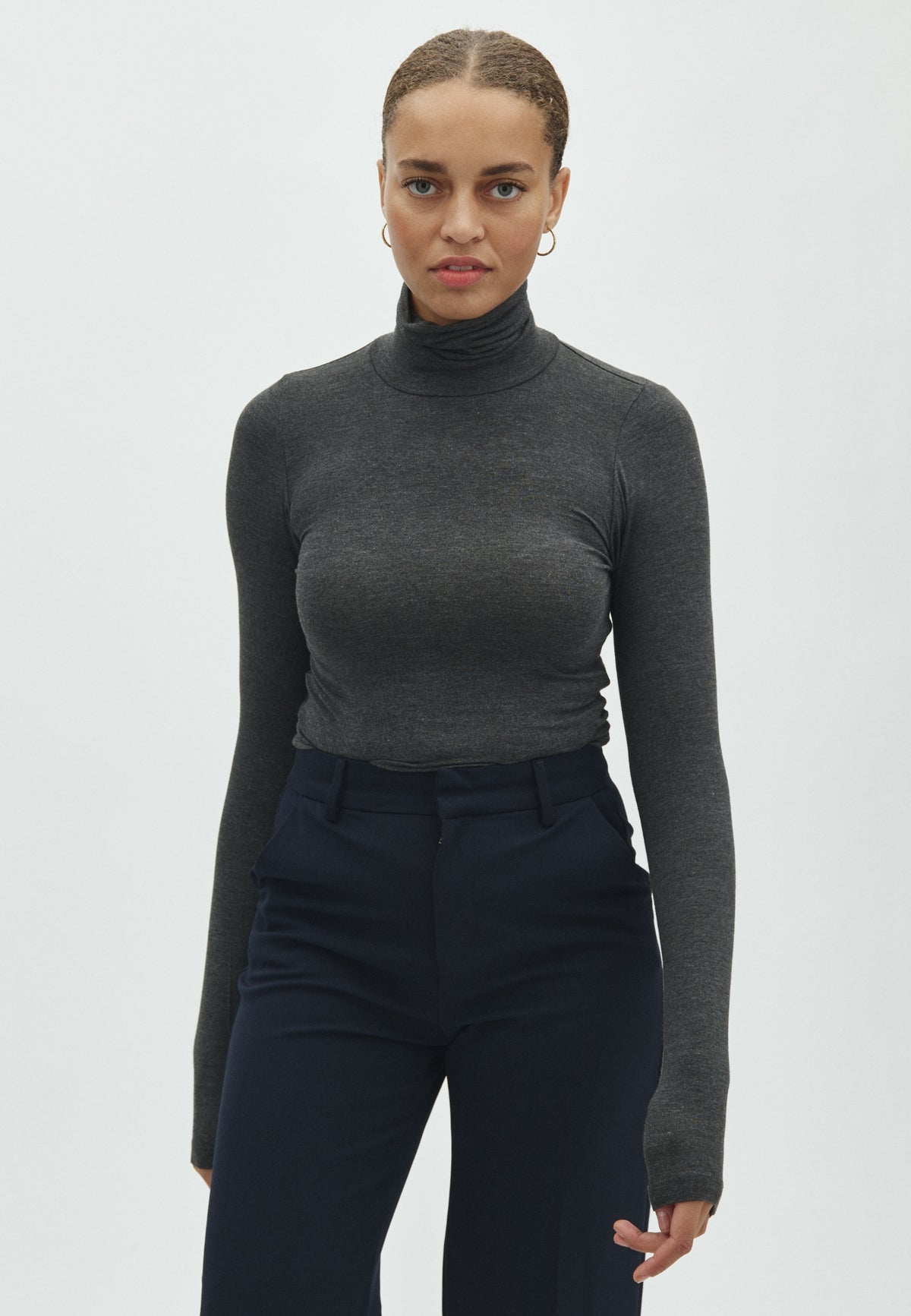 Ina_Dark Grey Melange_Model_0