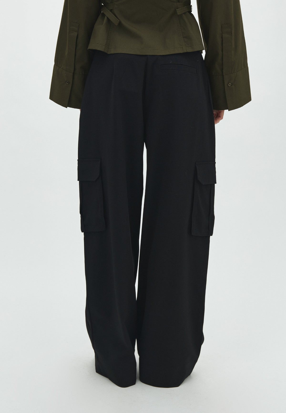Emeli Pocket-M_Black_Model_2
