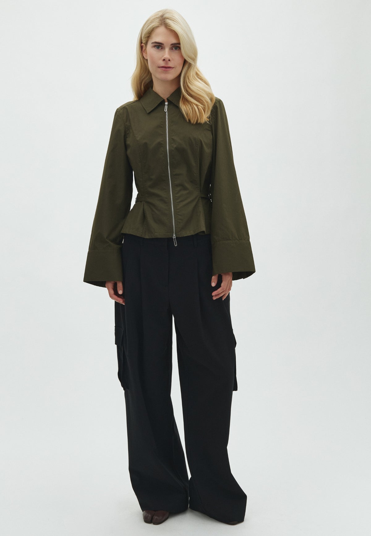 Emeli Pocket-M_Black_Model_0