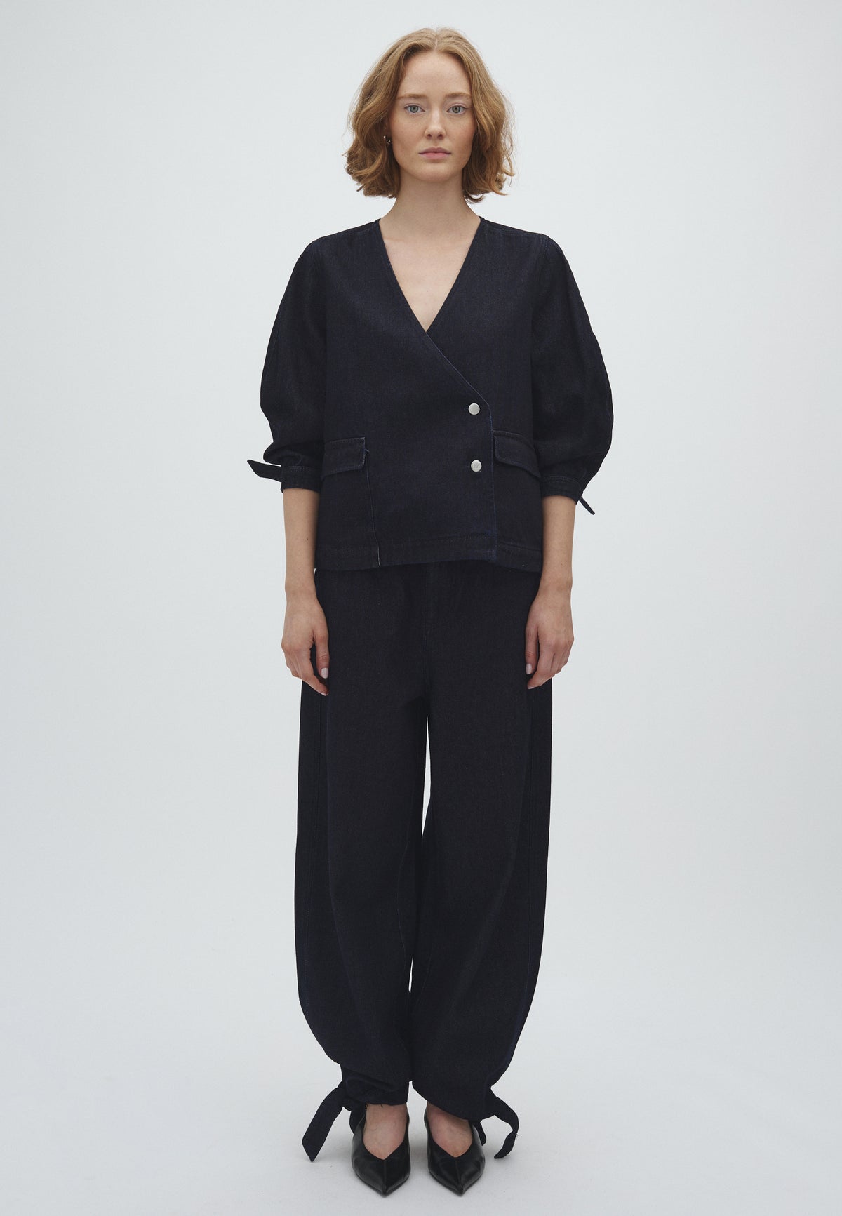 Haloan-M_Dark Blue_Model_4